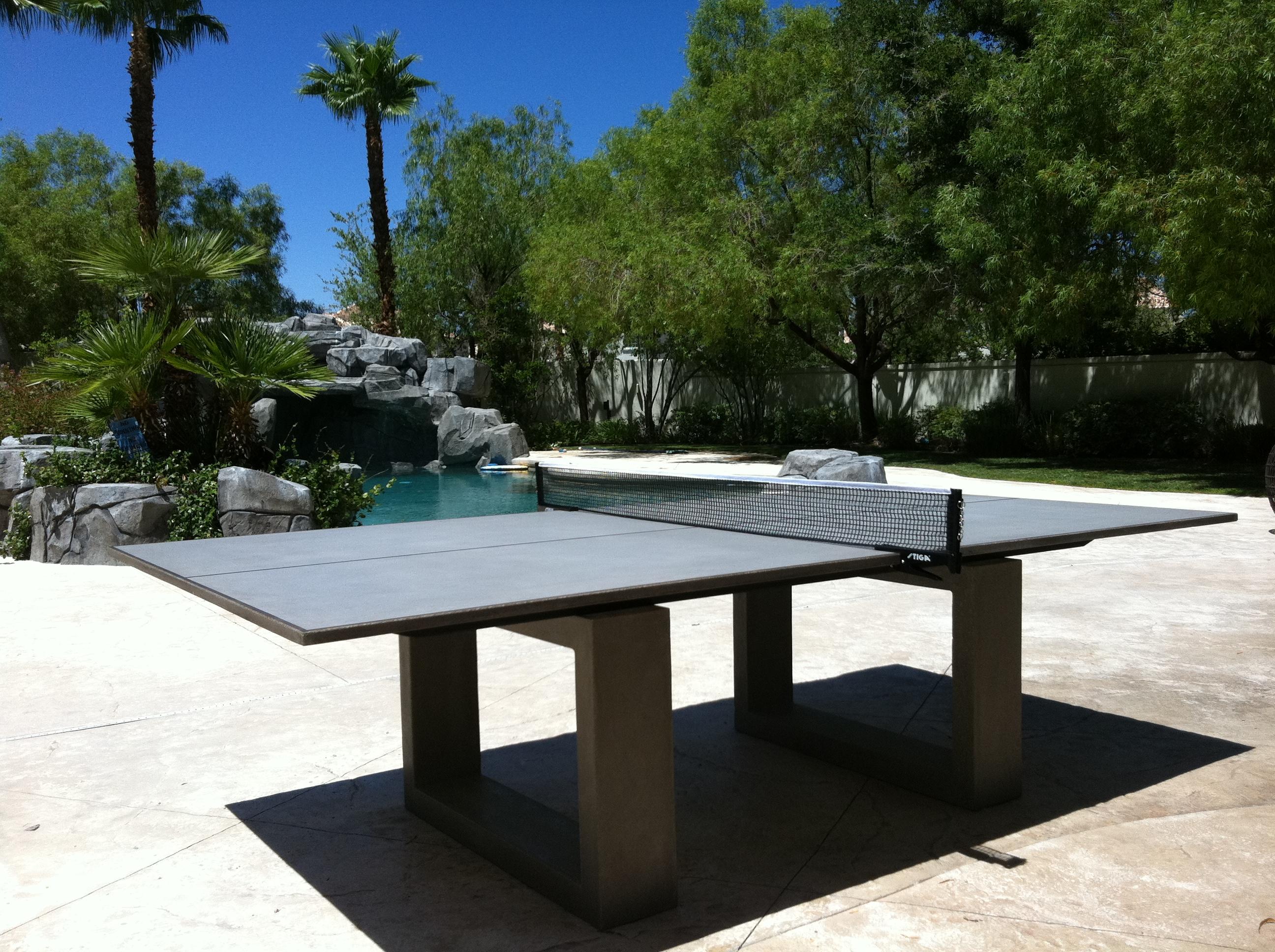 https://a.1stdibscdn.com/james-de-wulf-concrete-ping-pong-table-black-finish-for-sale-picture-8/f_12242/f_434306021738366930597/ping_pong_agassi_graf_master.JPG