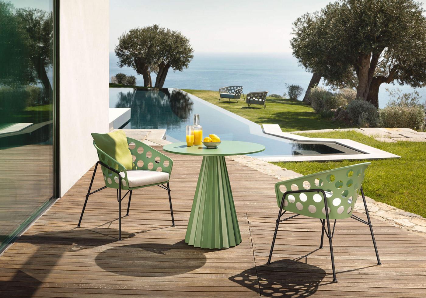 https://a.1stdibscdn.com/contemporary-outdoor-metal-table-ft-pleated-base-for-sale-picture-3/f_27693/f_301161421661304487979/plisse_4_master.jpg