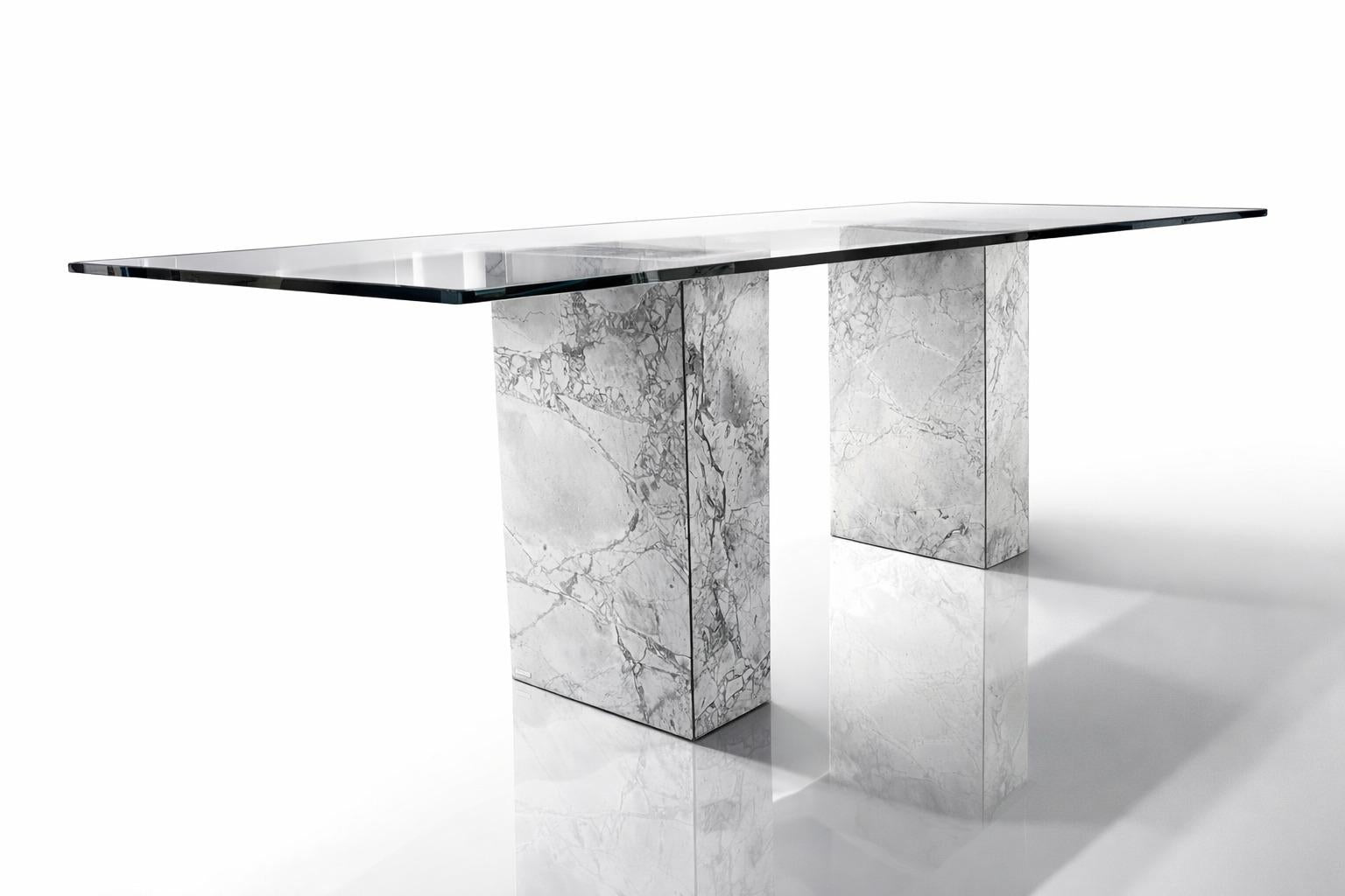 https://a.1stdibscdn.com/columns-dining-table-with-portobello-italian-marble-base-crystal-made-in-spain-for-sale-picture-9/f_81592/f_397987121773314402695/portobello_dining_table_master.jpg