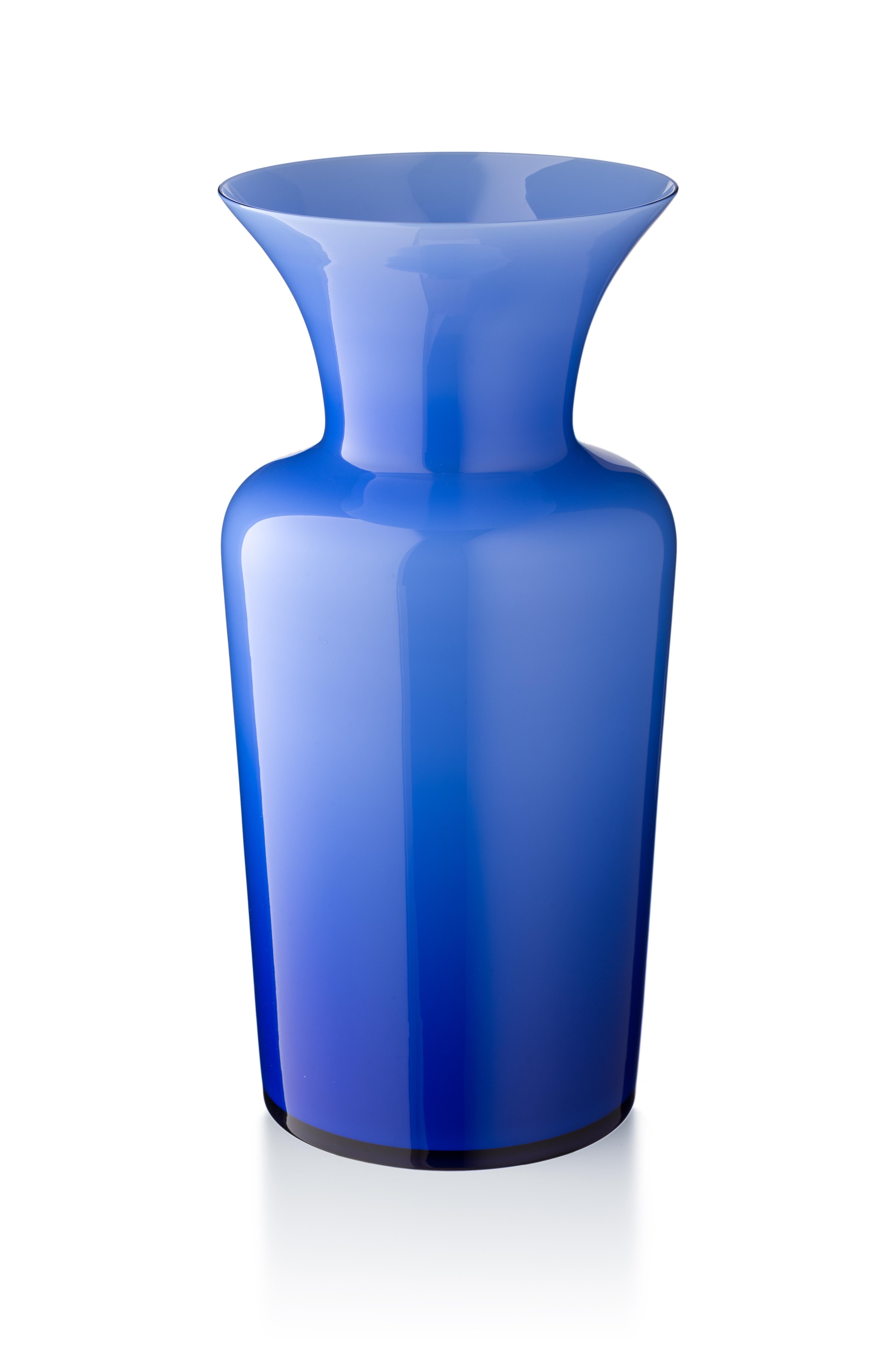 https://a.1stdibscdn.com/archivesE/upload/12330573/1563948353029/profili_sword_lily_vase_large_fiordaliso_master.jpg