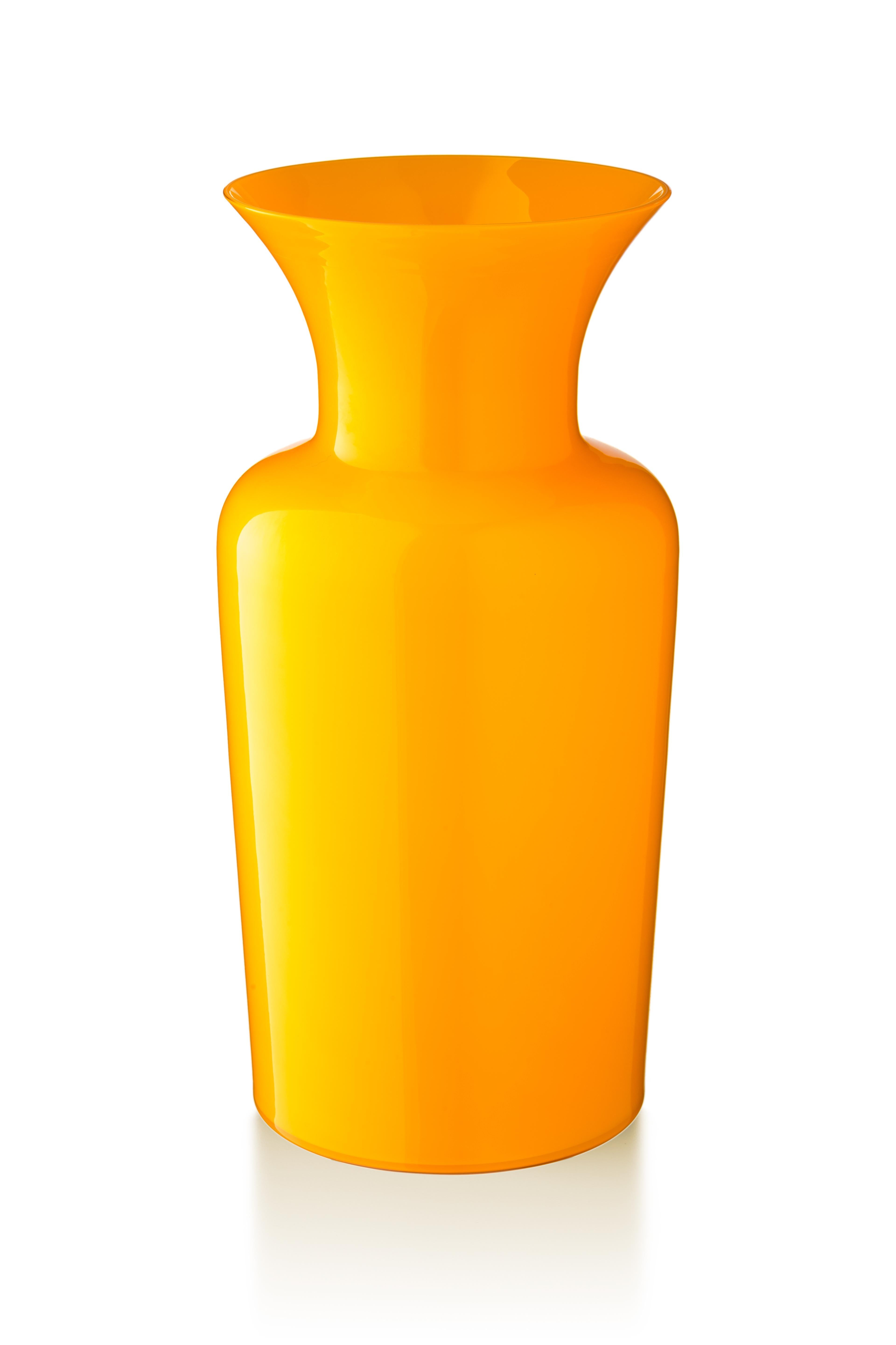https://a.1stdibscdn.com/archivesE/upload/12330573/1563948367019/profili_sword_lily_vase_large_giallo_master.jpg