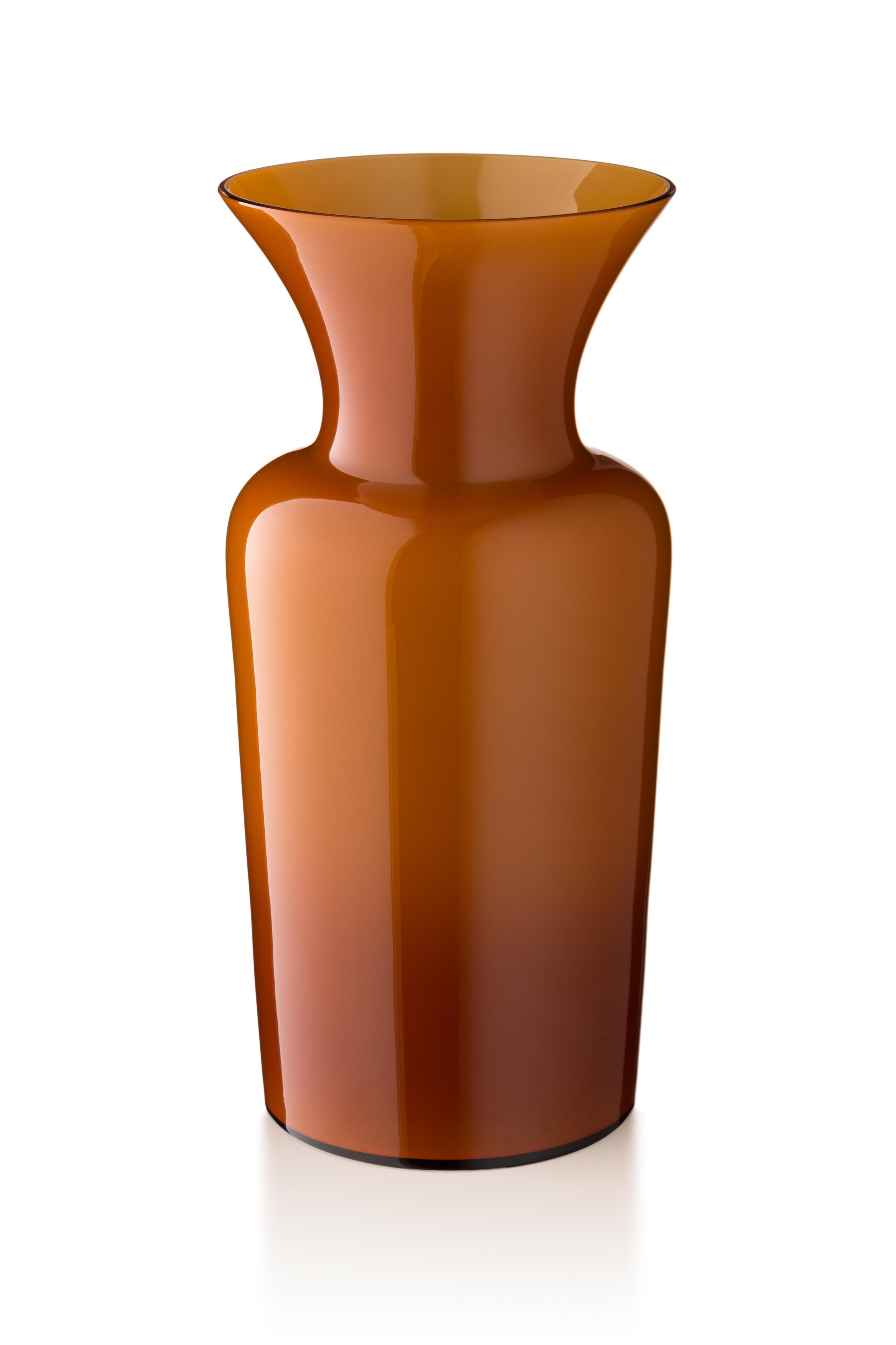 https://a.1stdibscdn.com/archivesE/upload/12330573/1563948405164/profili_sword_lily_vase_large_nocciola_master.jpg