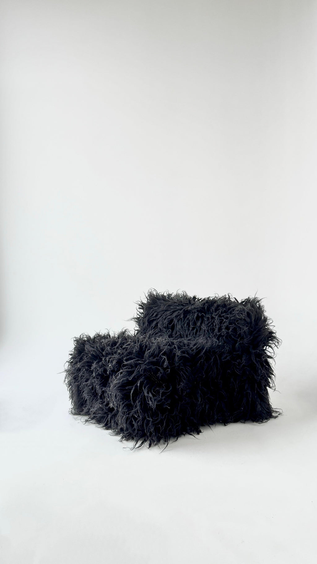 https://a.1stdibscdn.com/unique-stranded-armchair-puffa-m4-by-kint-for-sale-picture-3/f_12192/f_465789821757358769425/puffa_m4_stranded_1_natural_black_Anna_Savina__master.jpeg