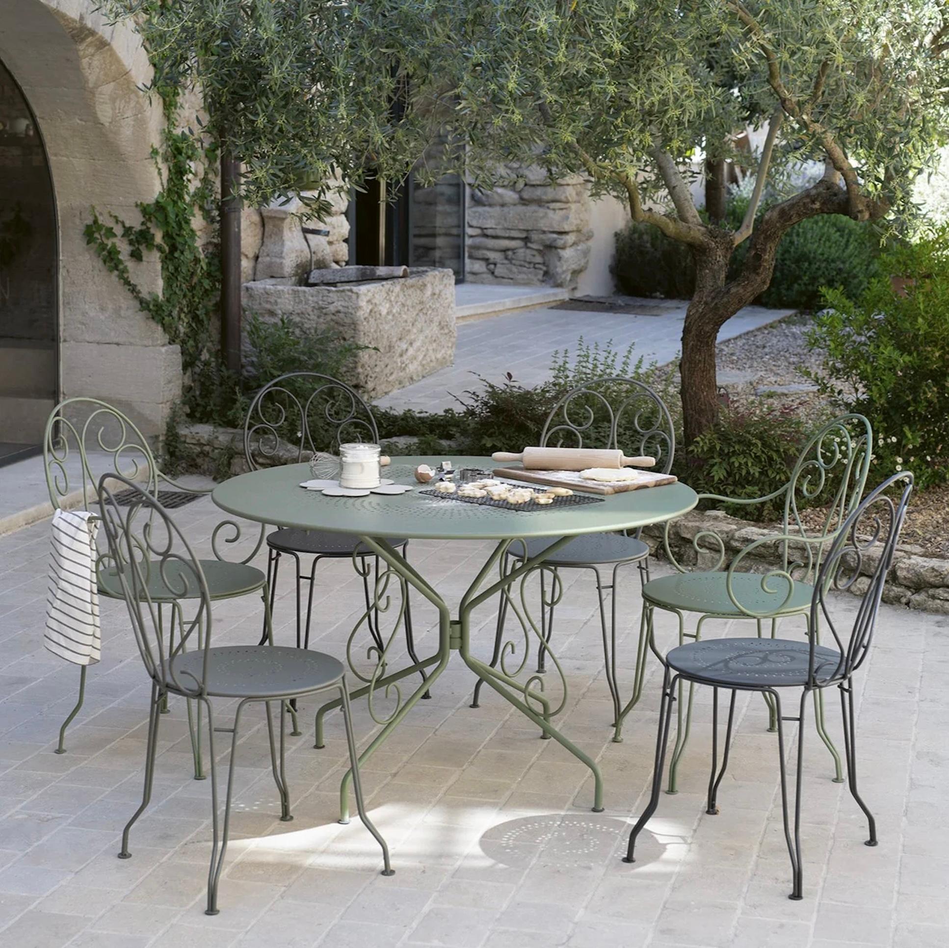 https://a.1stdibscdn.com/fermob-montmartre-chair-nutmeg-for-sale-picture-4/f_105752/f_484351621769019951469/r4_master.jpg