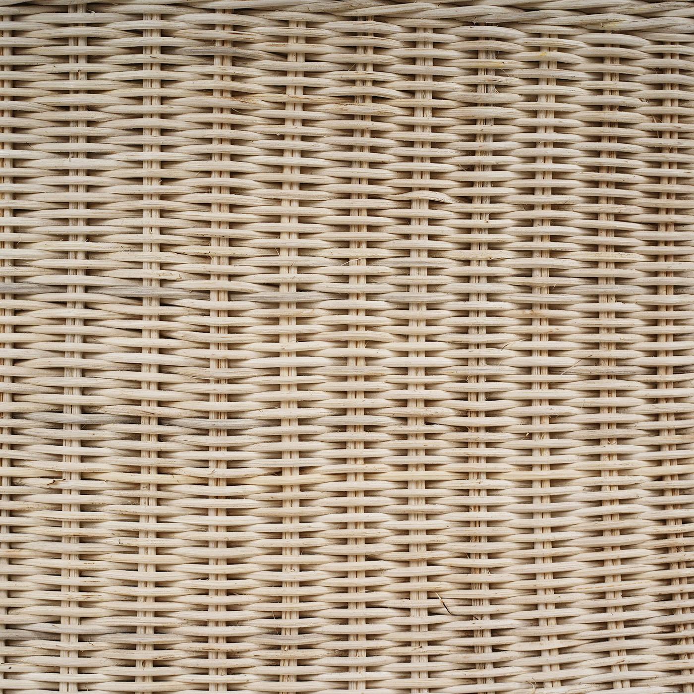 https://a.1stdibscdn.com/round-rattan-coffee-table-for-sale-picture-4/f_8038/f_401251421718061637350/rattan3_master.jpg