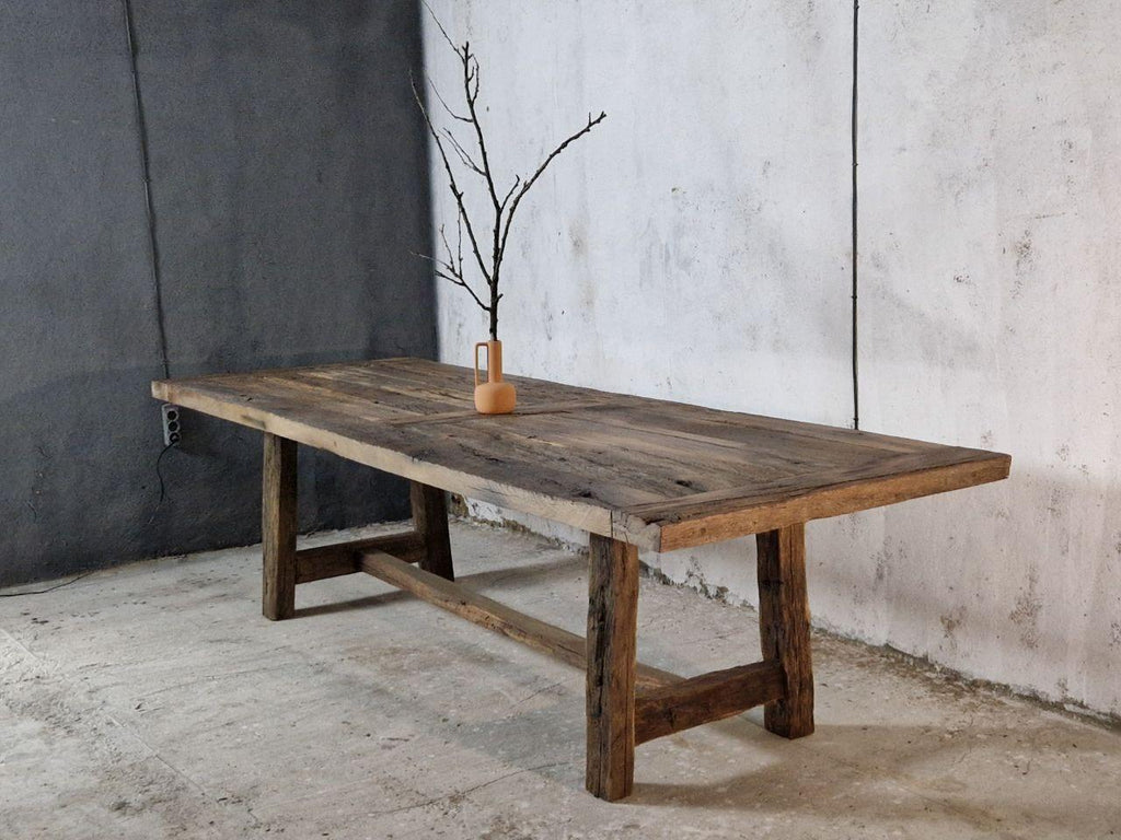 https://a.1stdibscdn.com/reclaimed-country-antique-table-made-from-barn-oak-boards-19th-3d-model-for-sale-picture-2/f_99712/f_413772021739107820381/reclaimed_wood_dining_table_master.jpg