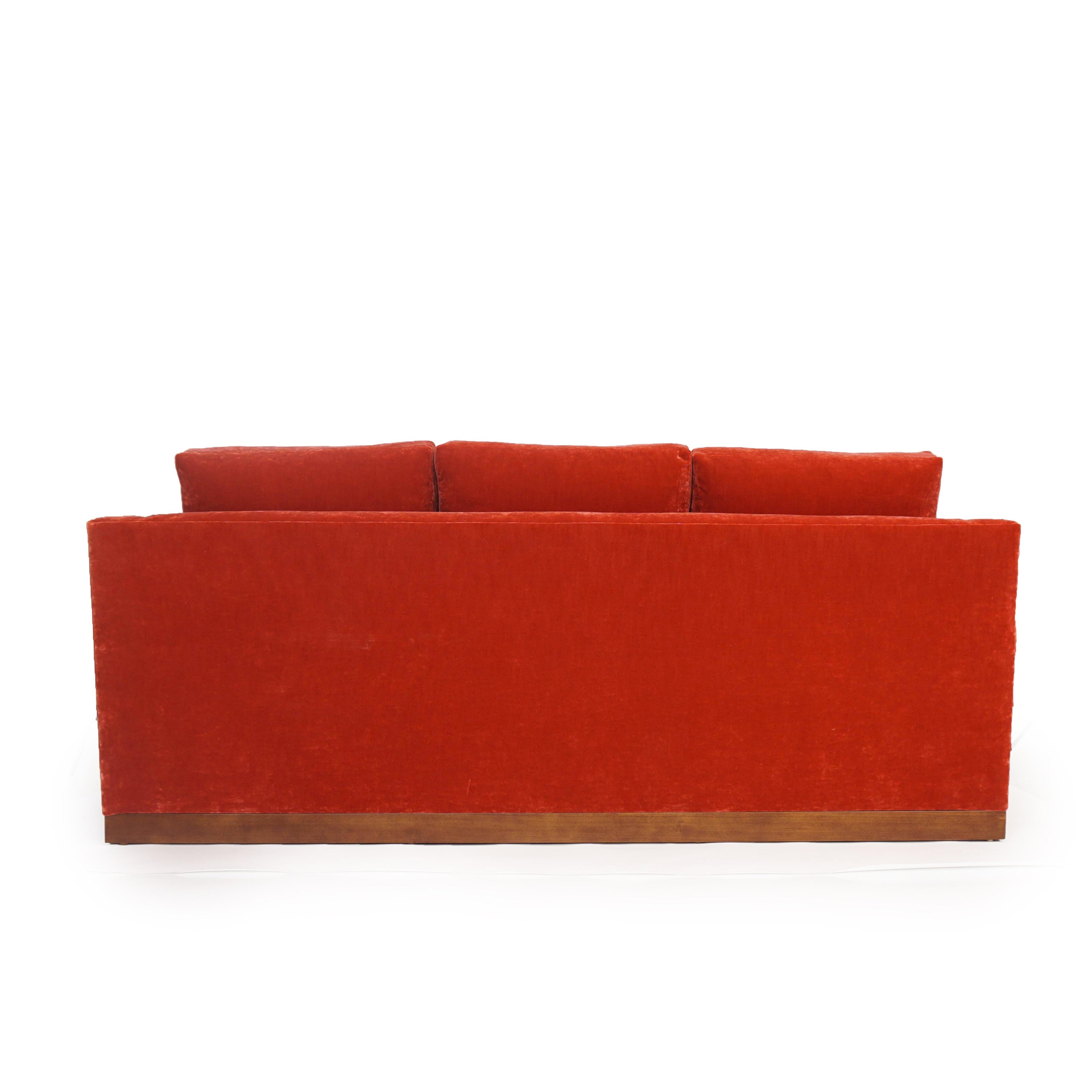 https://a.1stdibscdn.com/new-slope-arm-sofa-with-loose-cushions-for-sale-picture-4/f_21233/1539882894920/redsofa_back_master.jpg
