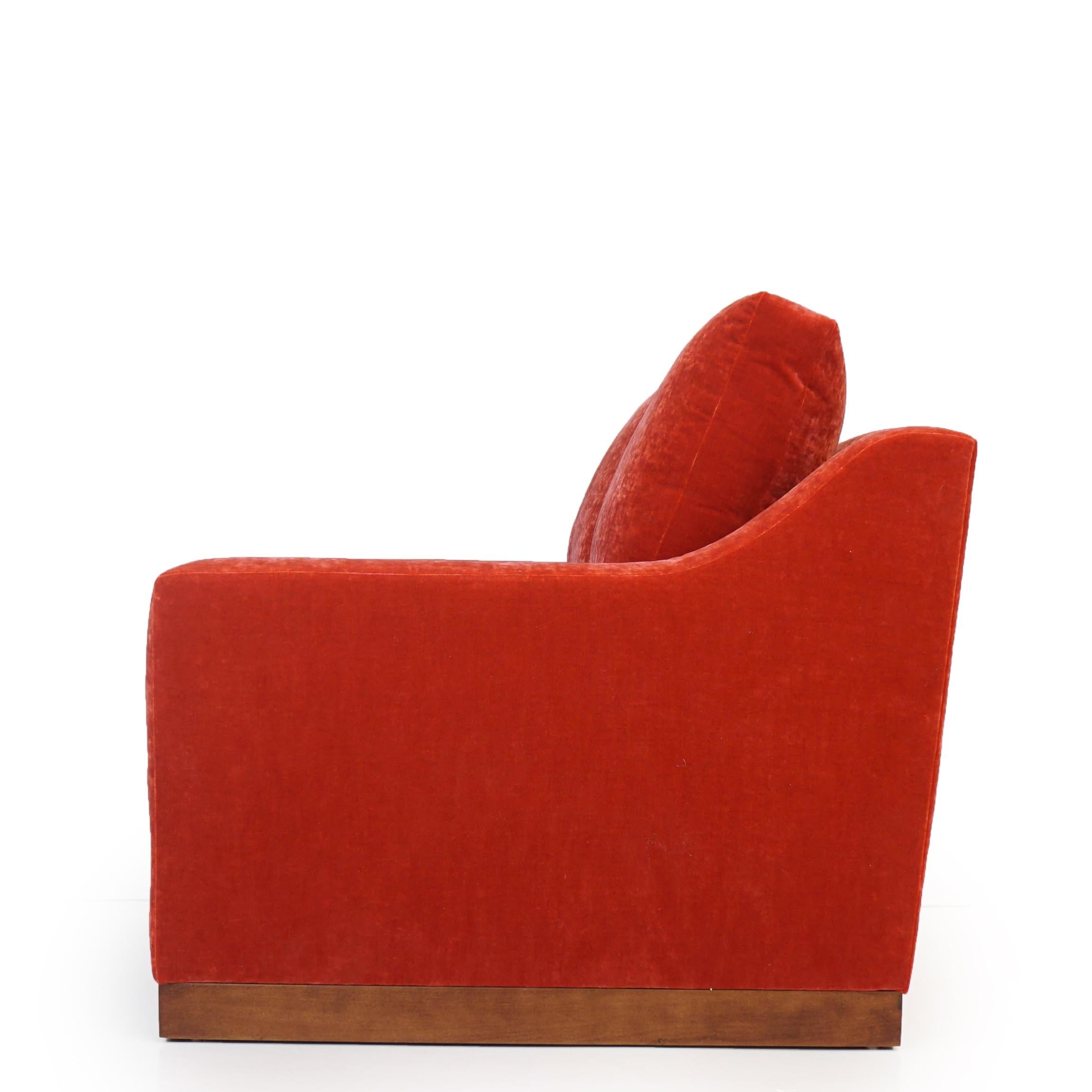 https://a.1stdibscdn.com/new-slope-arm-sofa-with-loose-cushions-for-sale-picture-2/f_21233/1539882913921/redsofa_side_master.jpg