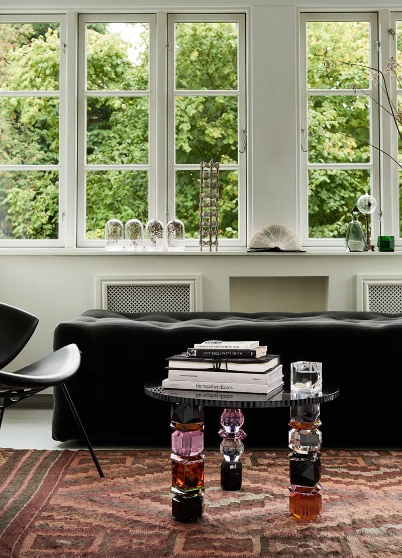 https://a.1stdibscdn.com/orlando-contemporary-crystal-table-for-sale-picture-3/f_12192/f_334481121679592302040/reflections_image_orlando_001_master.jpg