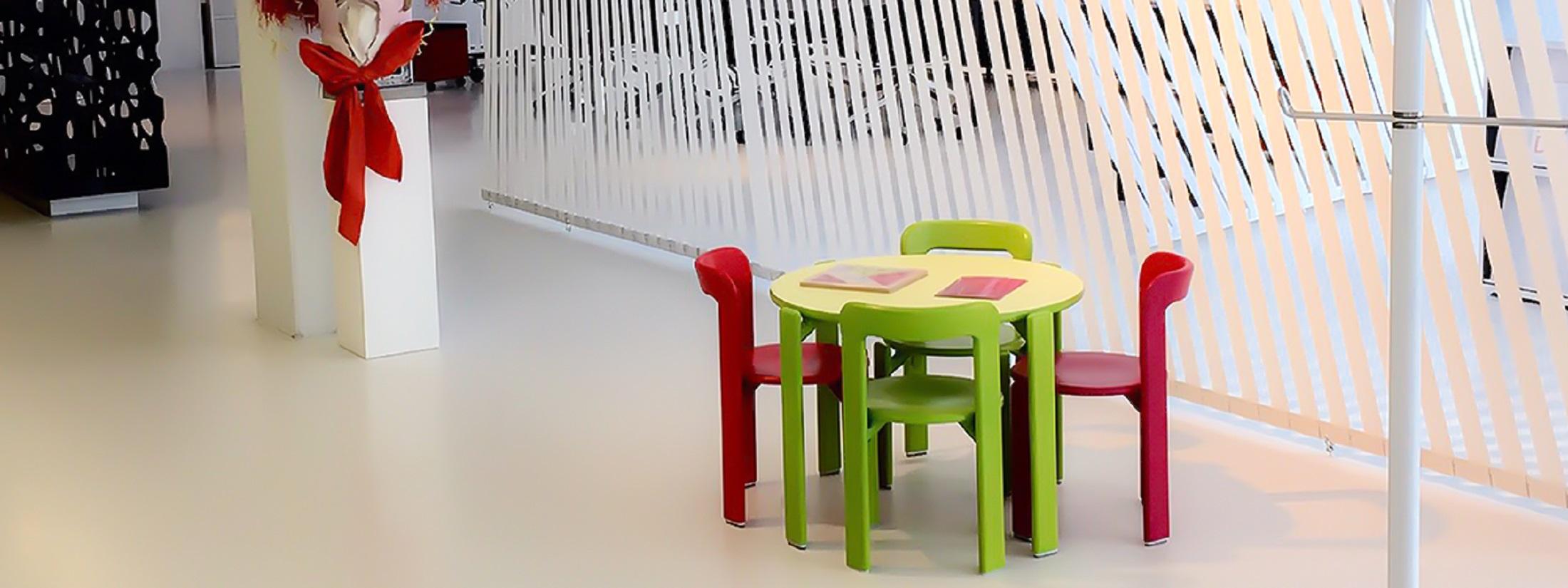 https://a.1stdibscdn.com/1971-dietiker-rey-junior-kids-activity-table-in-blue-by-bruno-rey-in-stock-for-sale-picture-4/f_52842/1591997173885/rey_junior_table_001_master.jpg