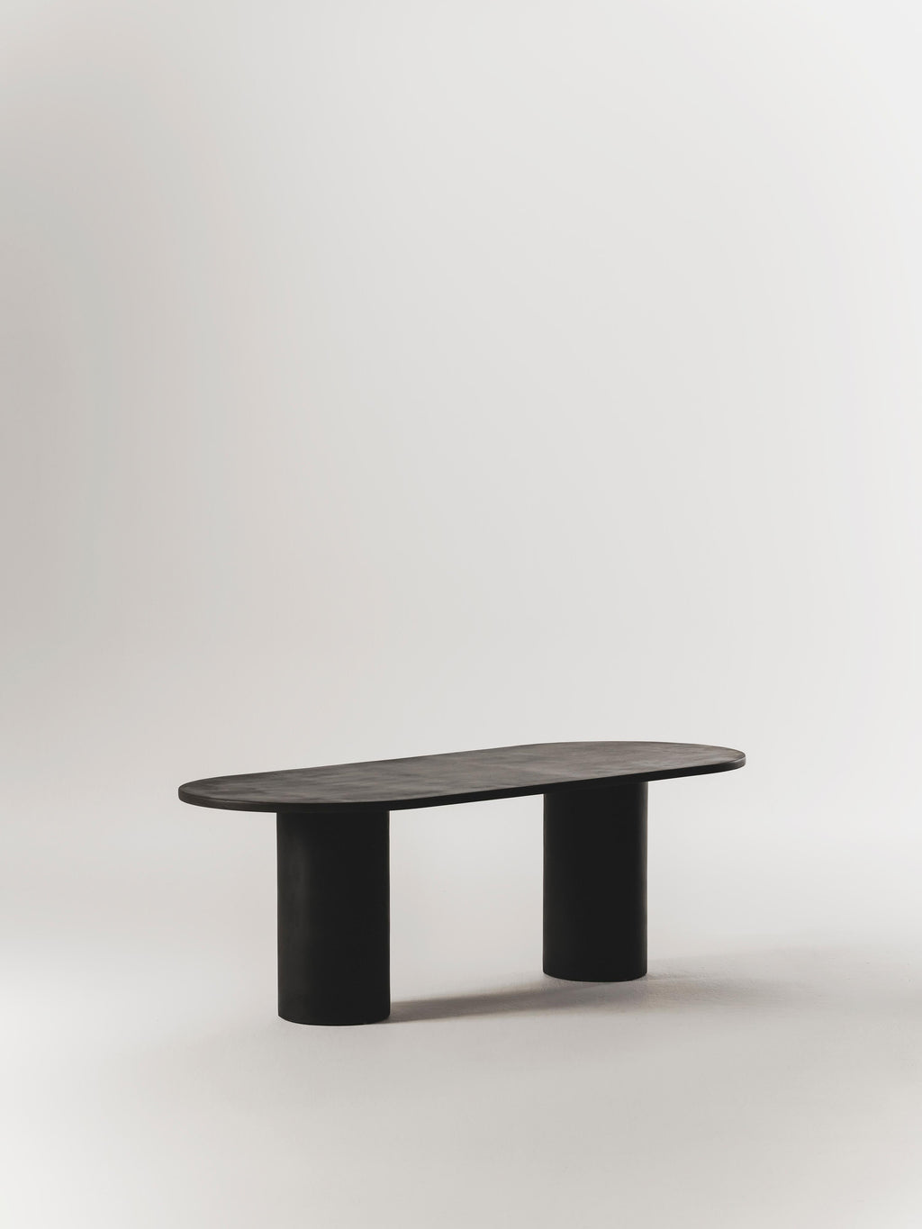 https://a.1stdibscdn.com/reye-microcement-dining-table-by-marlot-baus-for-sale-picture-11/f_106442/f_469050221759477918351/reye_negro_master.jpg