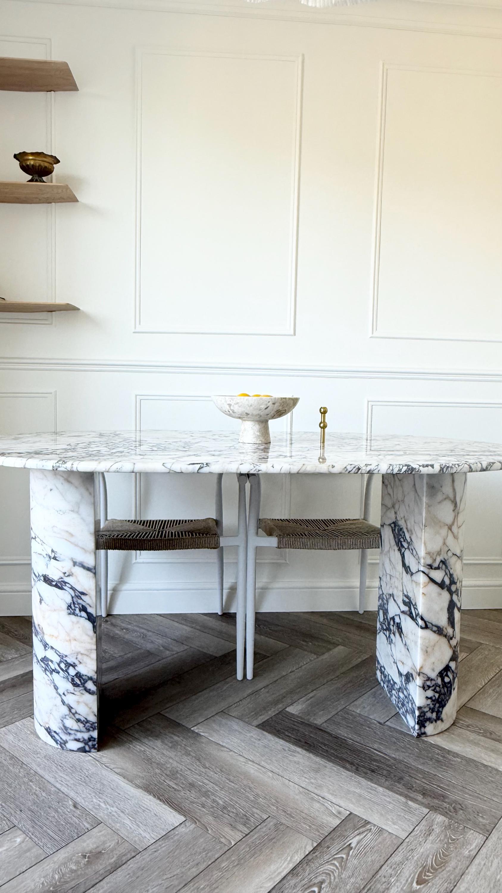 https://a.1stdibscdn.com/italian-modern-oval-luxury-handcrafted-calacatta-viola-marble-dining-table-for-sale-picture-9/f_91932/f_458142521752159526550/s3_master.jpg