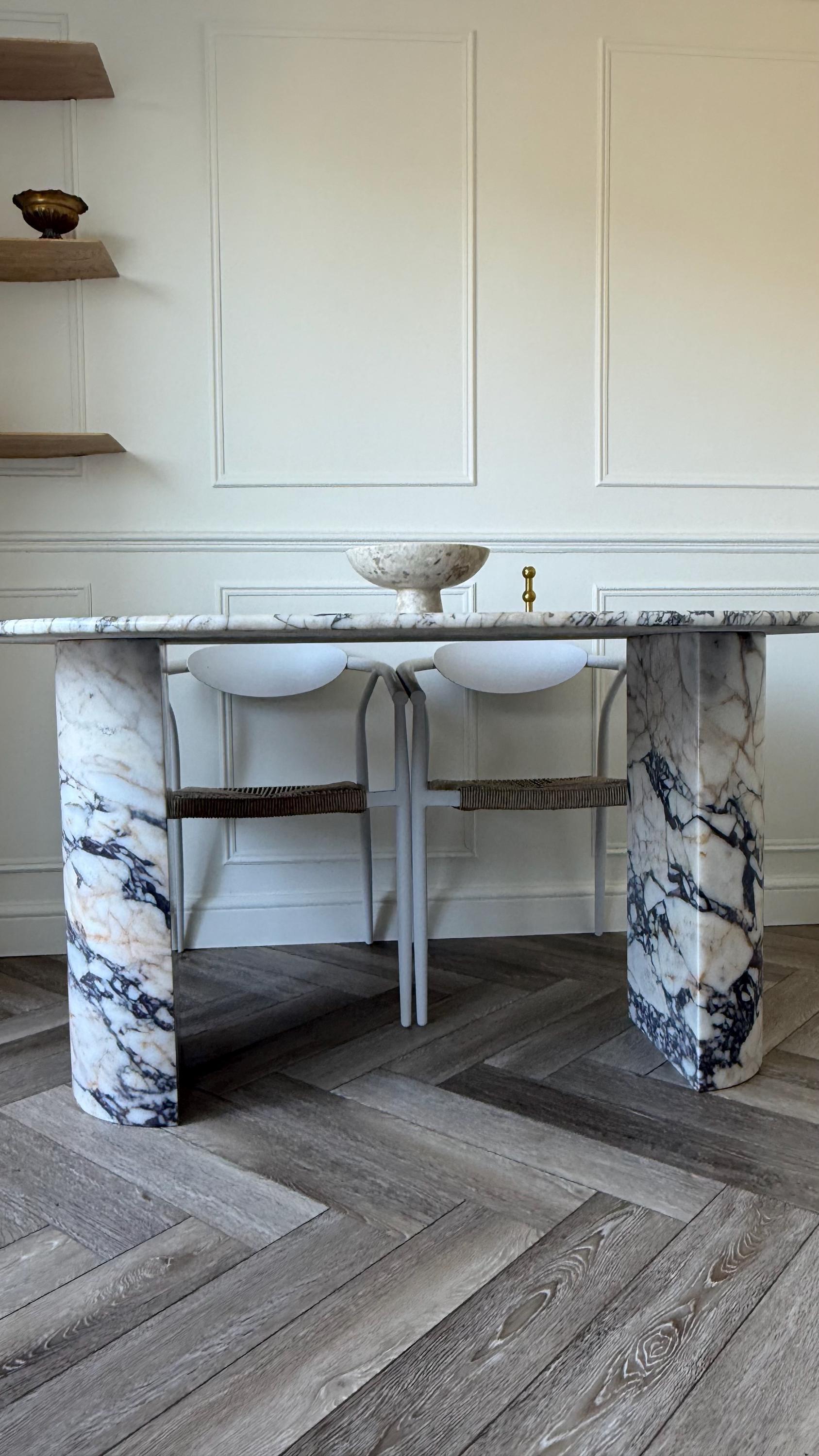 https://a.1stdibscdn.com/italian-modern-oval-luxury-handcrafted-calacatta-viola-marble-dining-table-for-sale-picture-5/f_91932/f_458142521752159525780/s7_master.jpg