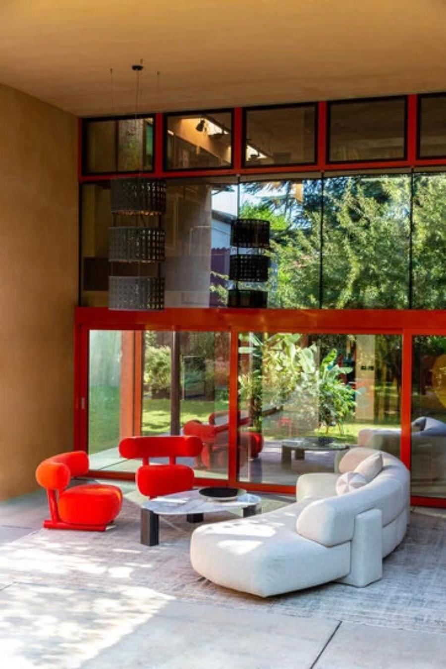 https://a.1stdibscdn.com/moroso-gogan-sofa-by-patricia-urquiola-for-sale-picture-7/f_16392/f_466908721758099527234/s9t9848_master.jpg