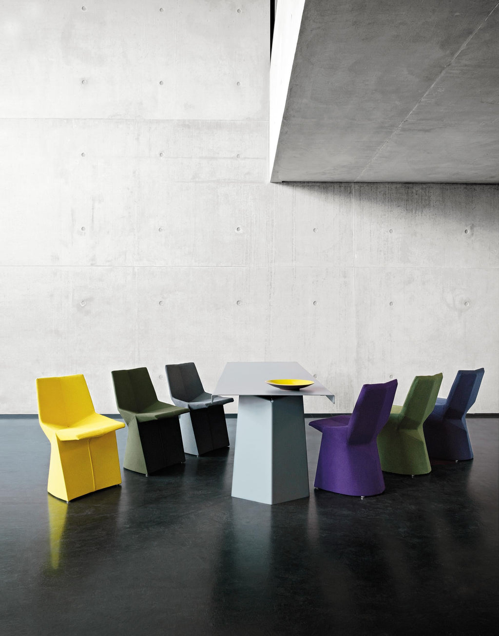 https://a.1stdibscdn.com/classicon-mars-chair-in-black-by-konstantin-grcic-for-sale-picture-3/12330573/f_138524511551439737347/seelen_mars_pallas_2_2__master.jpg