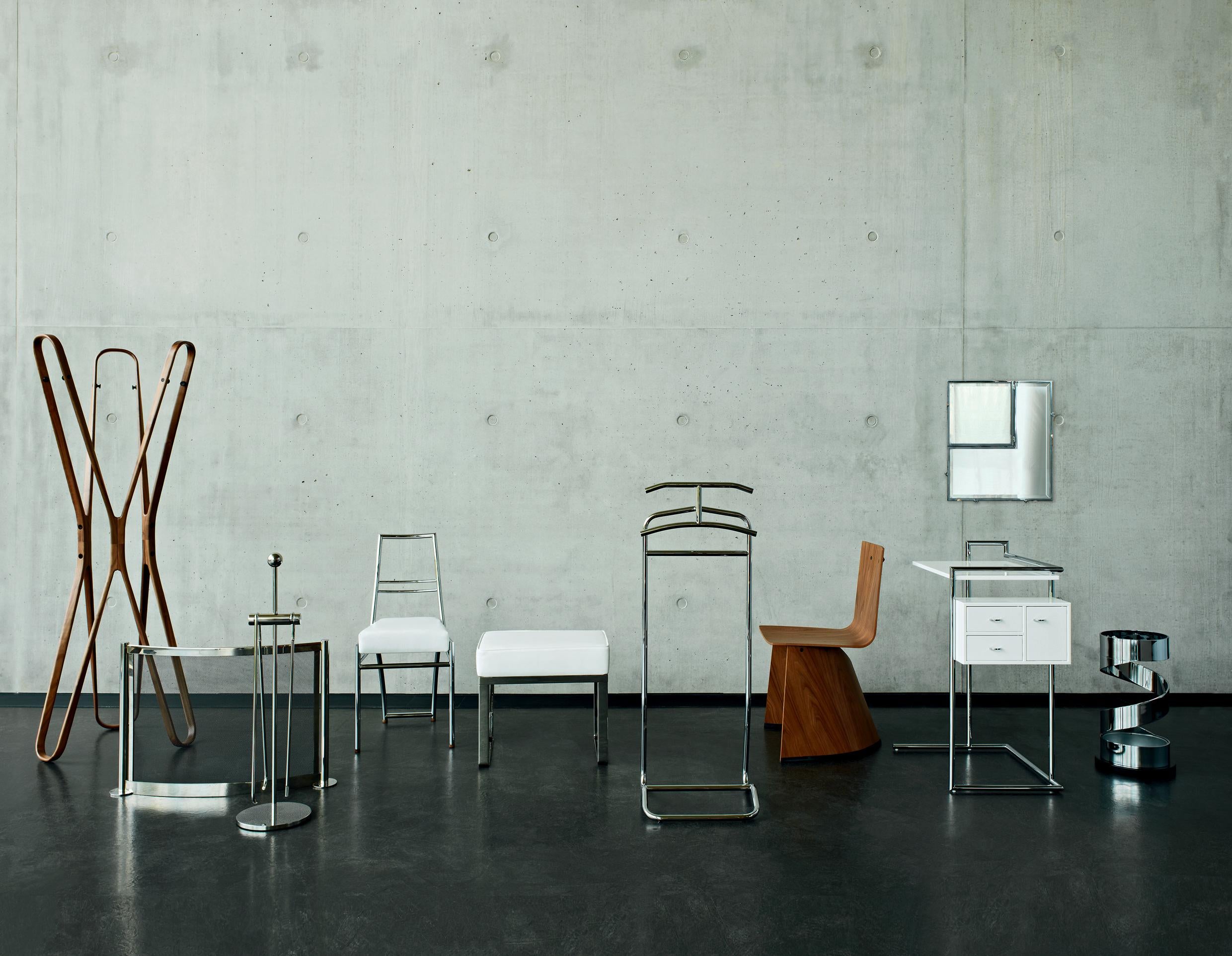 https://a.1stdibscdn.com/classicon-banu-stool-in-black-by-eckart-muthesius-for-sale-picture-5/12330573/f_138501911551430272327/seelen_saturn_aixia_banu_mandu_venus_castellar_petite_usha_2_2__master.jpg