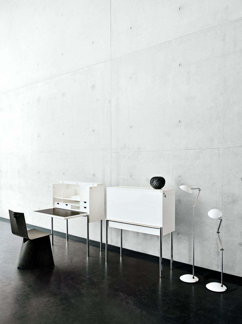 https://a.1stdibscdn.com/classicon-venus-chair-in-wood-by-konstantin-grcic-for-sale-picture-7/12330573/f_138498911551428057693/seelen_venus_orcus_orbis_2_master.jpg