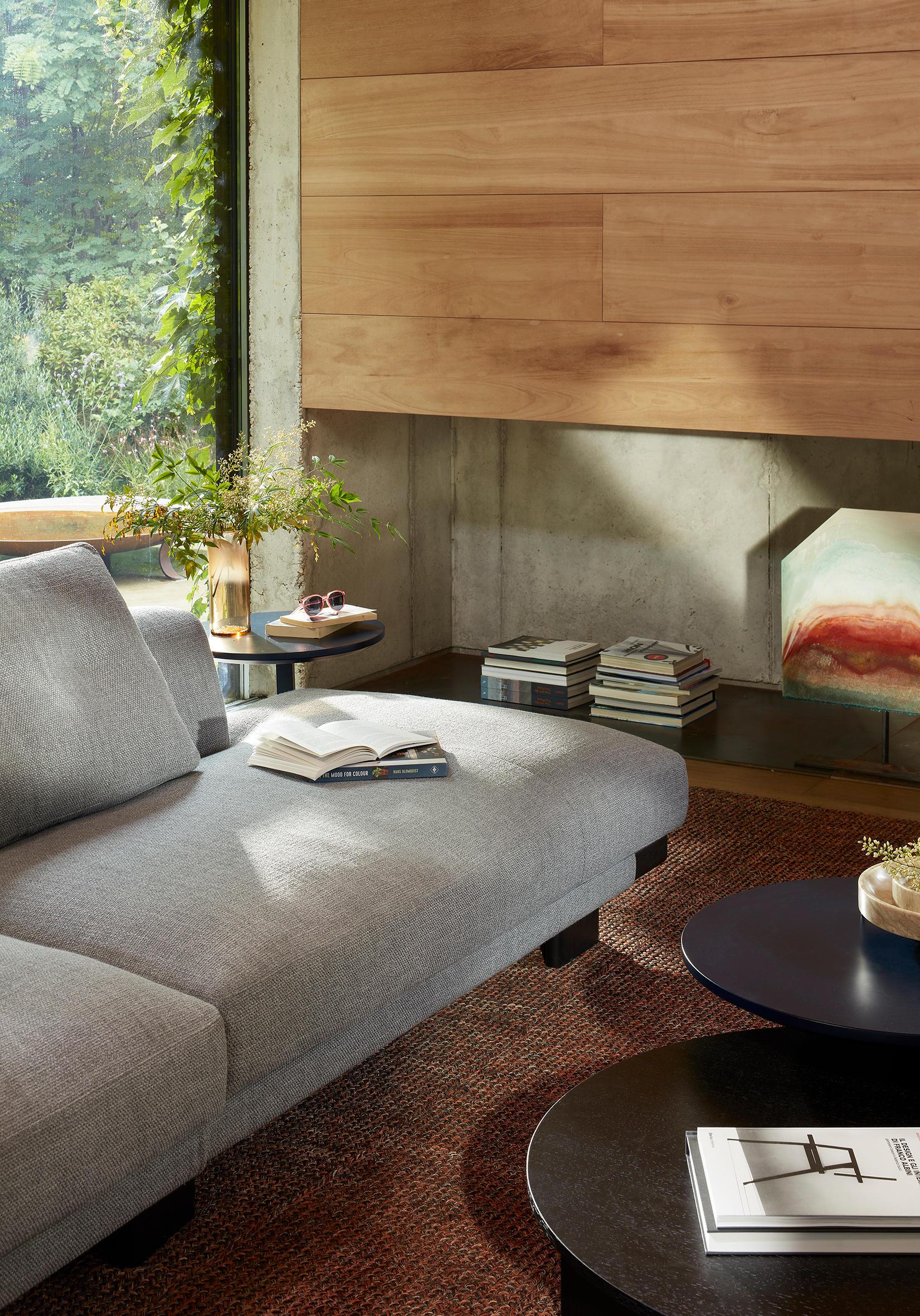 https://a.1stdibscdn.com/set-of-two-sengu-low-tables-by-patricia-urquiola-for-cassina-for-sale-picture-11/f_14272/f_383647121707667293465/sengu_ambient_5_fam_g_arcit18_master.jpg