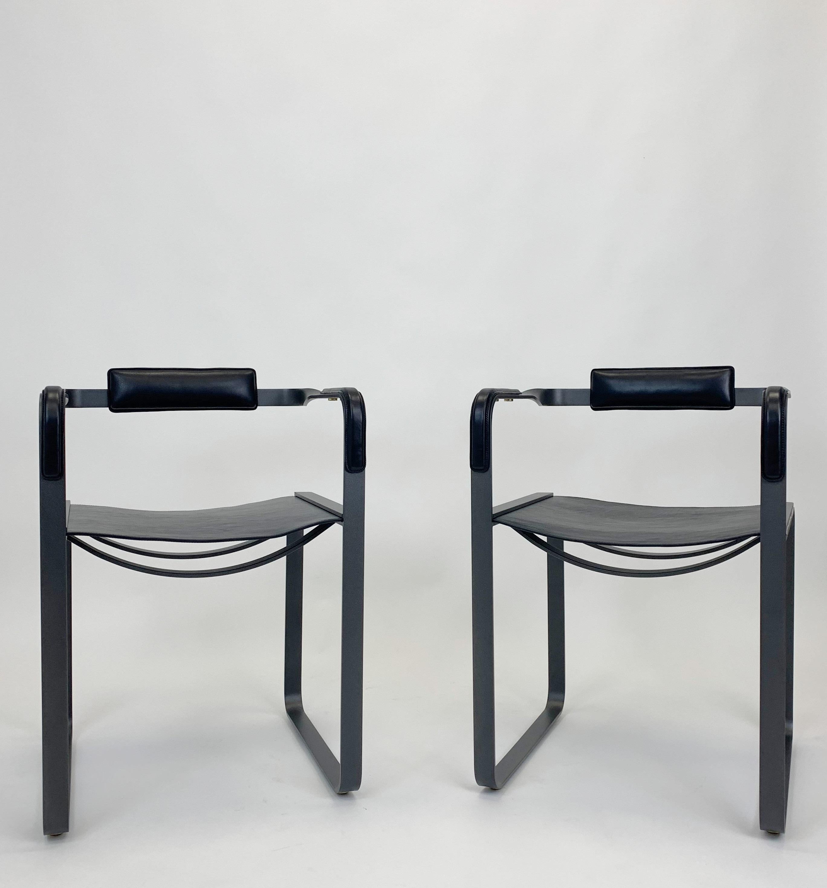 https://a.1stdibscdn.com/set-of-2-armchair-nuit-noire-steel-black-leather-contemporary-style-auction-for-sale-picture-3/f_40561/f_302799921662381986593/set_of_2_jovervalls_anderlust_nuitnoir_black_master.jpg