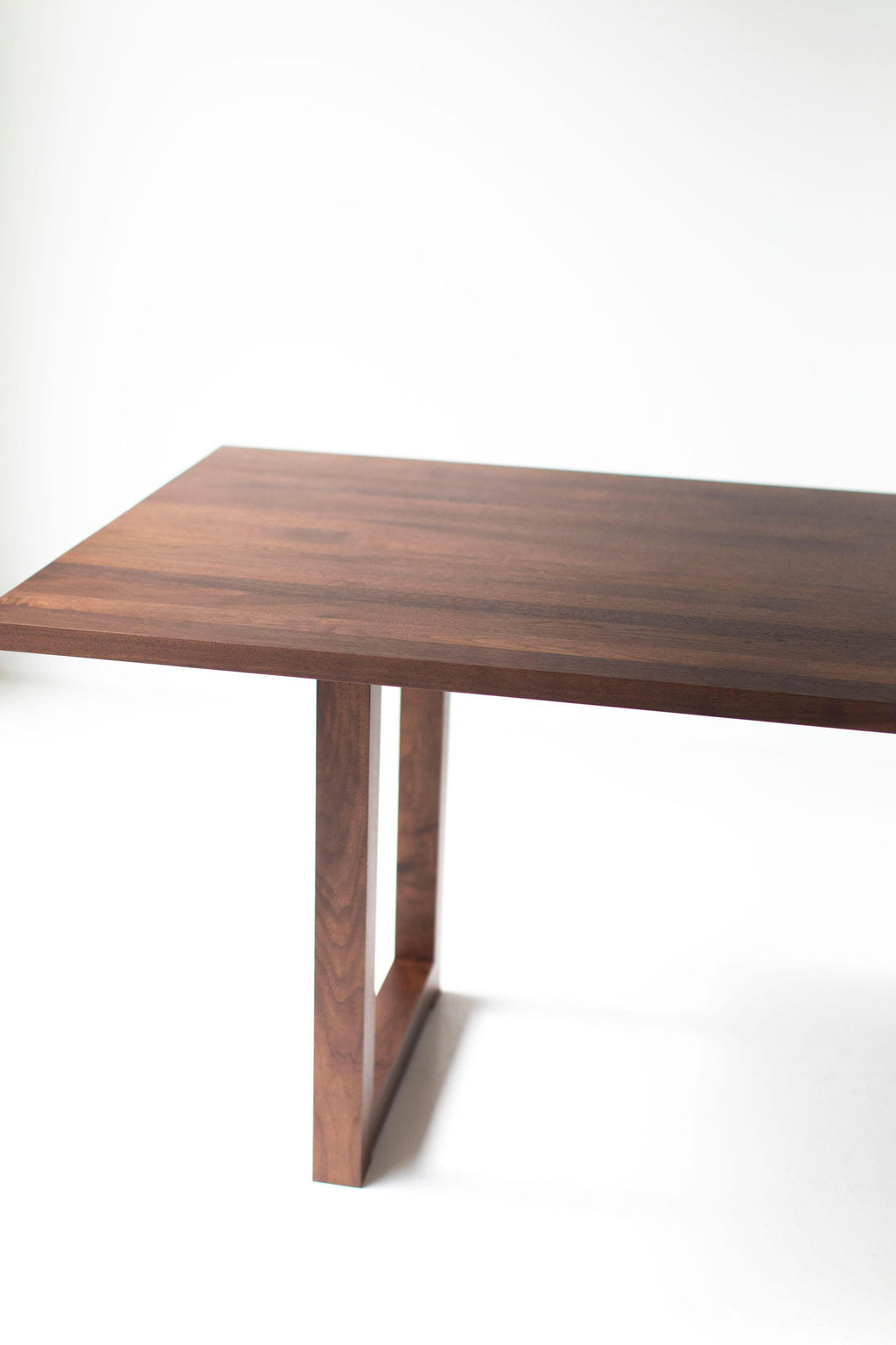 https://a.1stdibscdn.com/simple-modern-dining-table-walnut-for-sale-picture-7/f_9720/1565807138264/simple_modern_dining_table_walnut_07_master.jpg