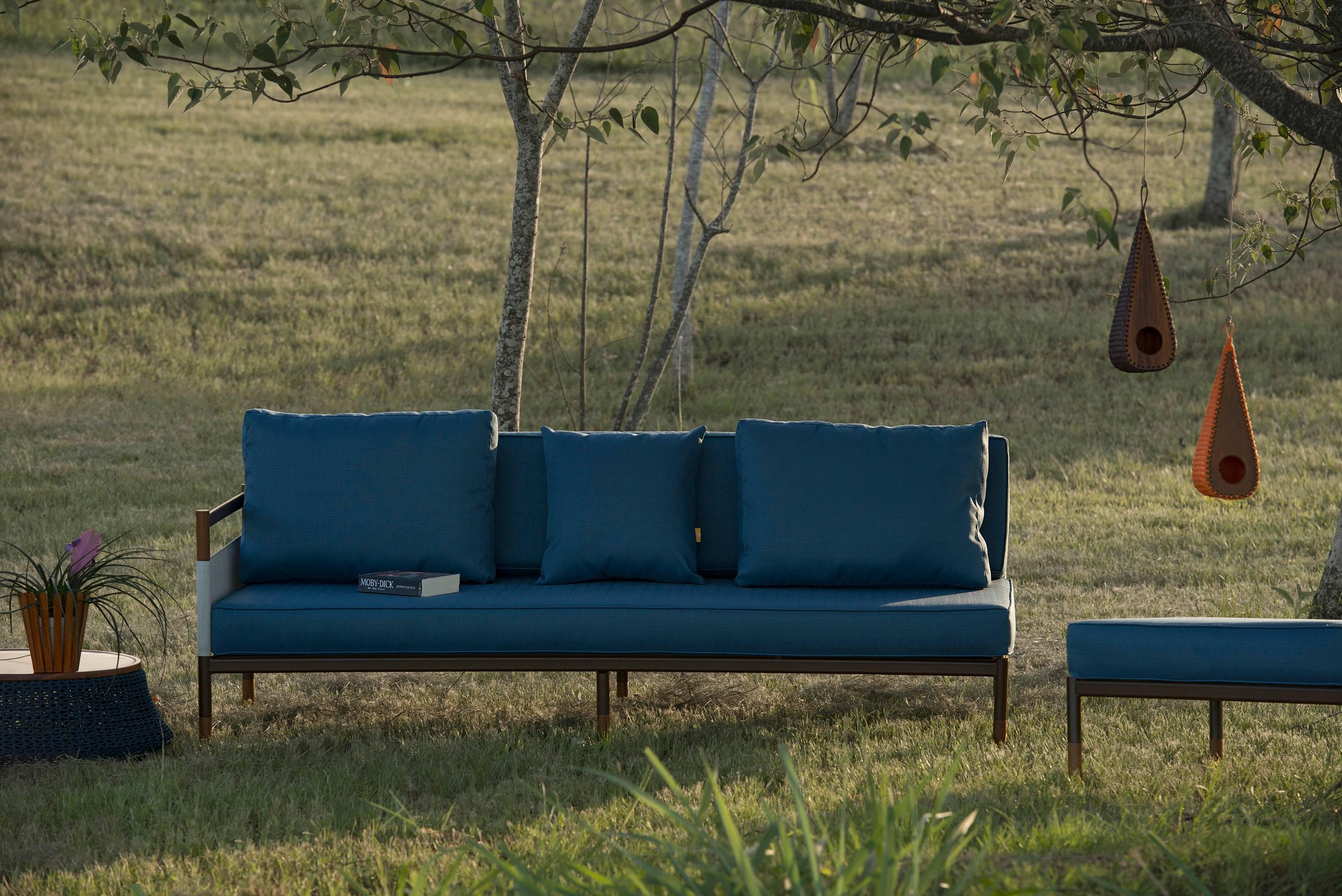 https://a.1stdibscdn.com/minimalist-sofa-in-hardwood-metal-and-fabric-usable-outdoors-for-sale-picture-4/f_35593/f_109118711527521158254/skyfolding_sofa_3_lugares_bra_o_esquerdo_master.jpg