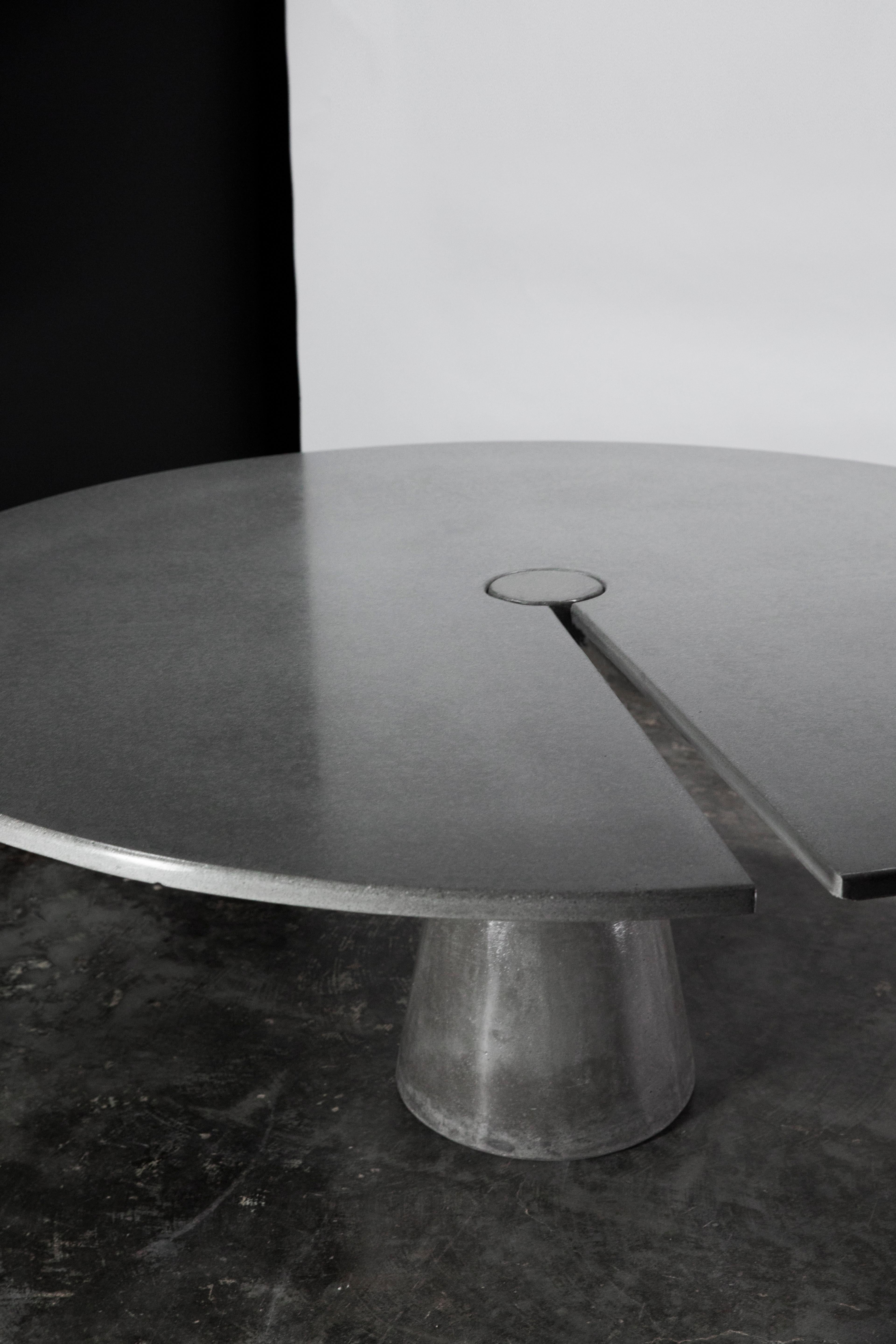 https://a.1stdibscdn.com/james-de-wulf-concrete-split-locking-dining-table-72-for-sale-picture-5/f_12242/f_247653421628016850756/slr_1_copy_master.jpg