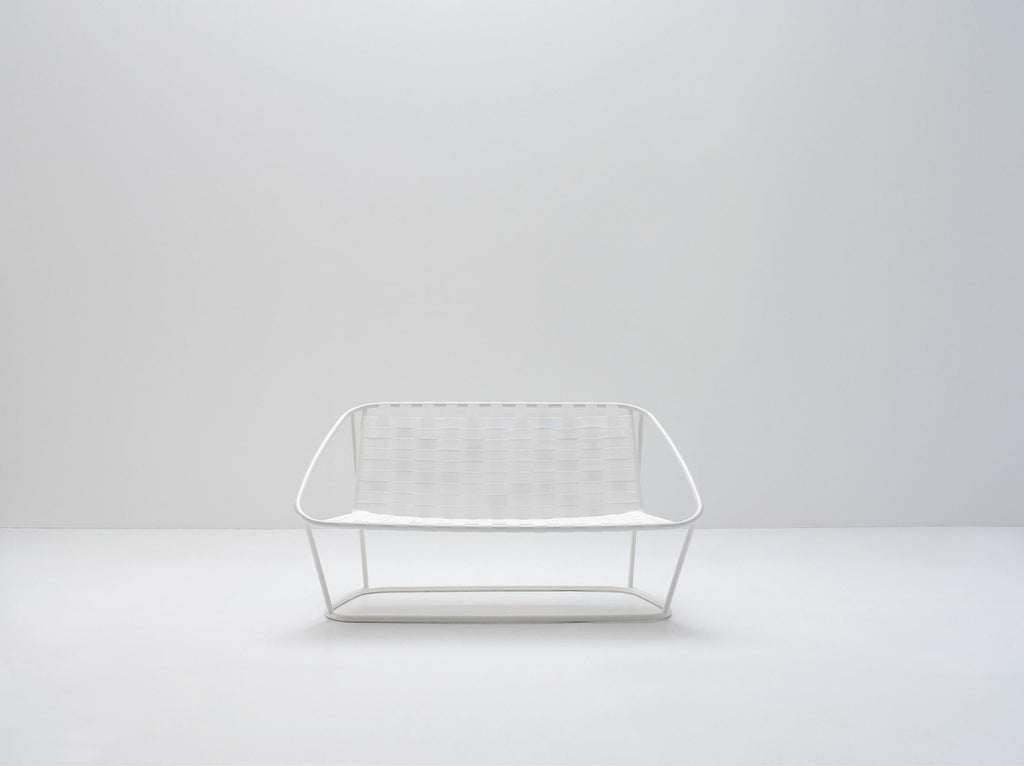 https://a.1stdibscdn.com/arflex-cloud-small-sofa-in-black-straps-by-carlo-colombo-for-sale-picture-4/12330573/f_206780621600761903965/small_sofa_4_1__master.jpg