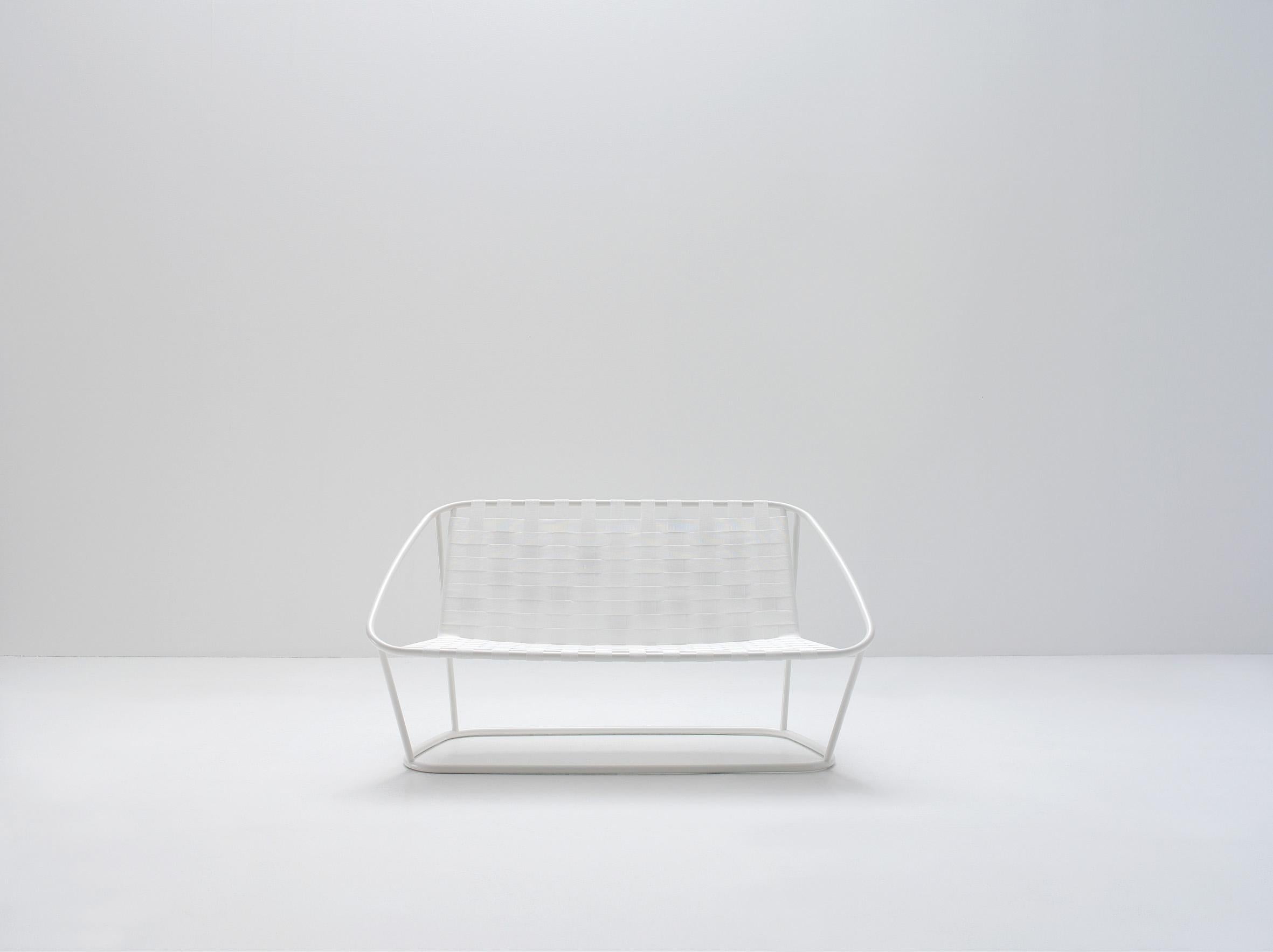 https://a.1stdibscdn.com/arflex-cloud-small-sofa-in-black-straps-by-carlo-colombo-for-sale-picture-4/12330573/f_206780621600761903965/small_sofa_4_1__master.jpg
