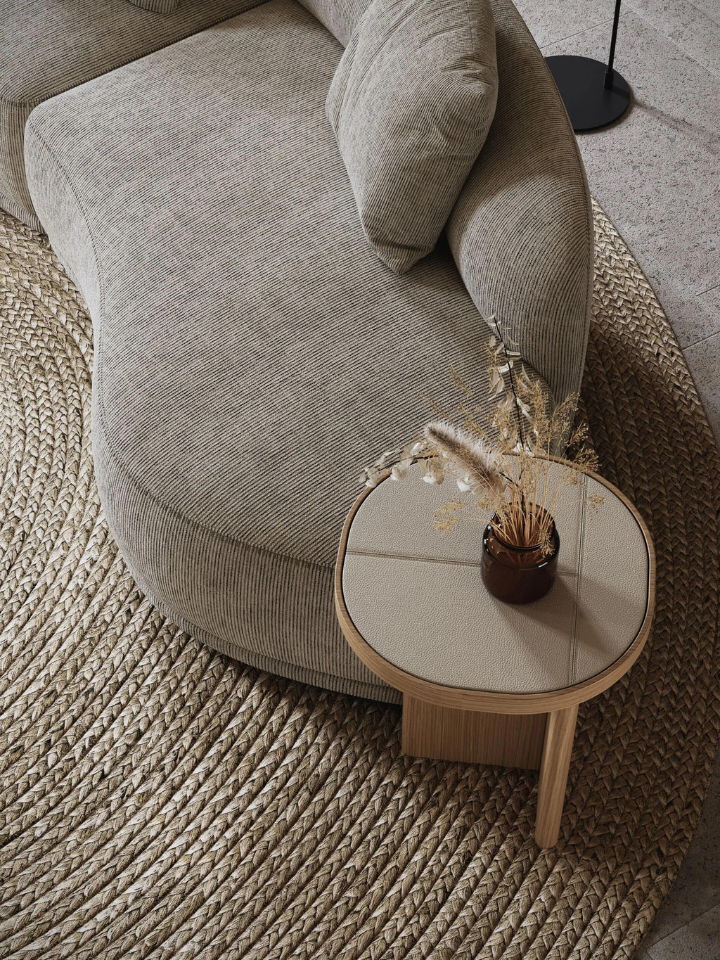 https://a.1stdibscdn.com/modular-rounded-bulky-sofa-with-upholstered-footer-for-sale-picture-6/f_27693/f_398405621716409492423/sofa_pic_1_master.jpg