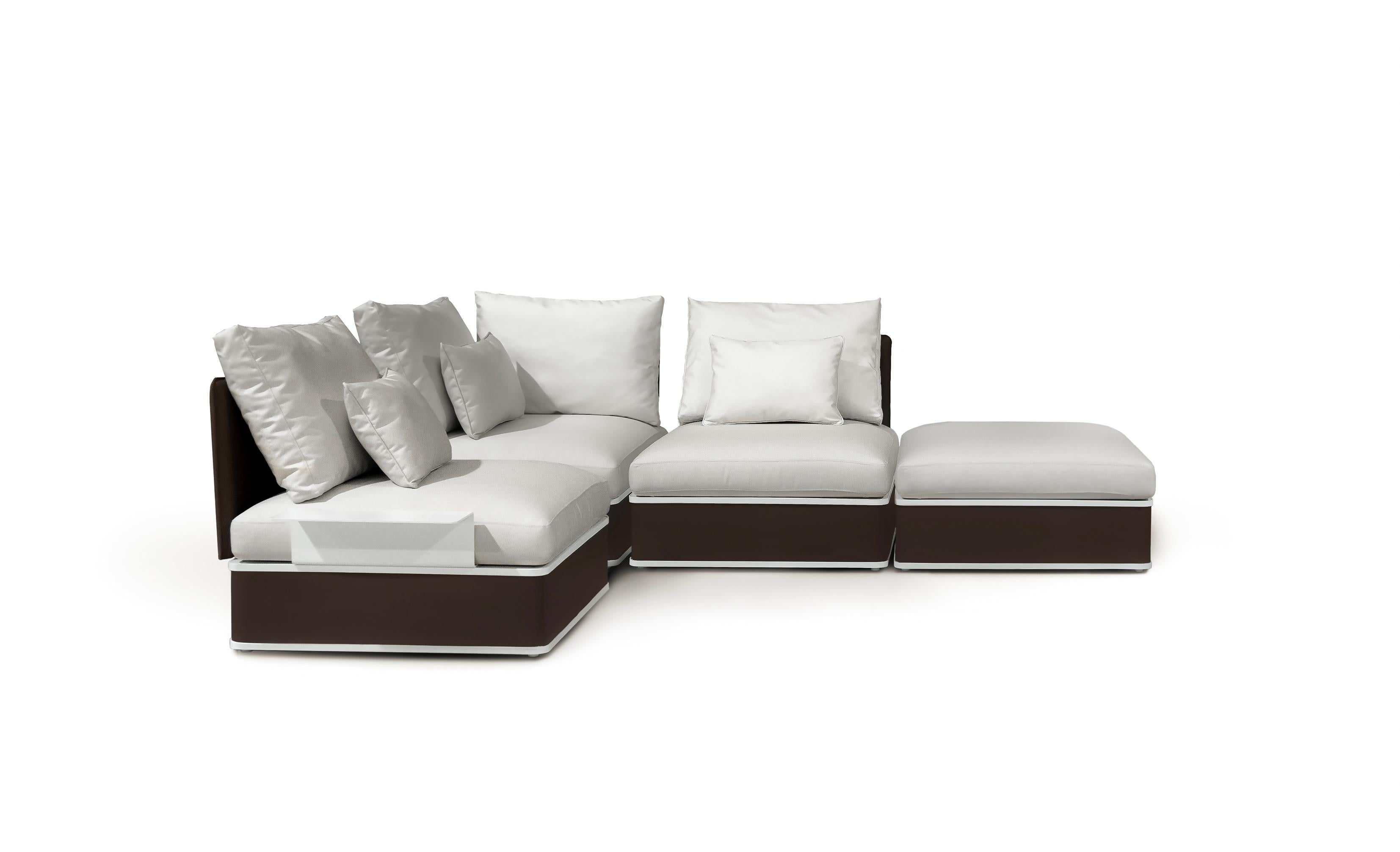 https://a.1stdibscdn.com/modular-outdoor-sofa-in-bright-blue-leather-with-gold-accents-for-sale-picture-9/f_56702/f_425062321773747983875/sofamyfacecompleto1_HR_jpg_2opc_a_odecor_castanho_master.jpg
