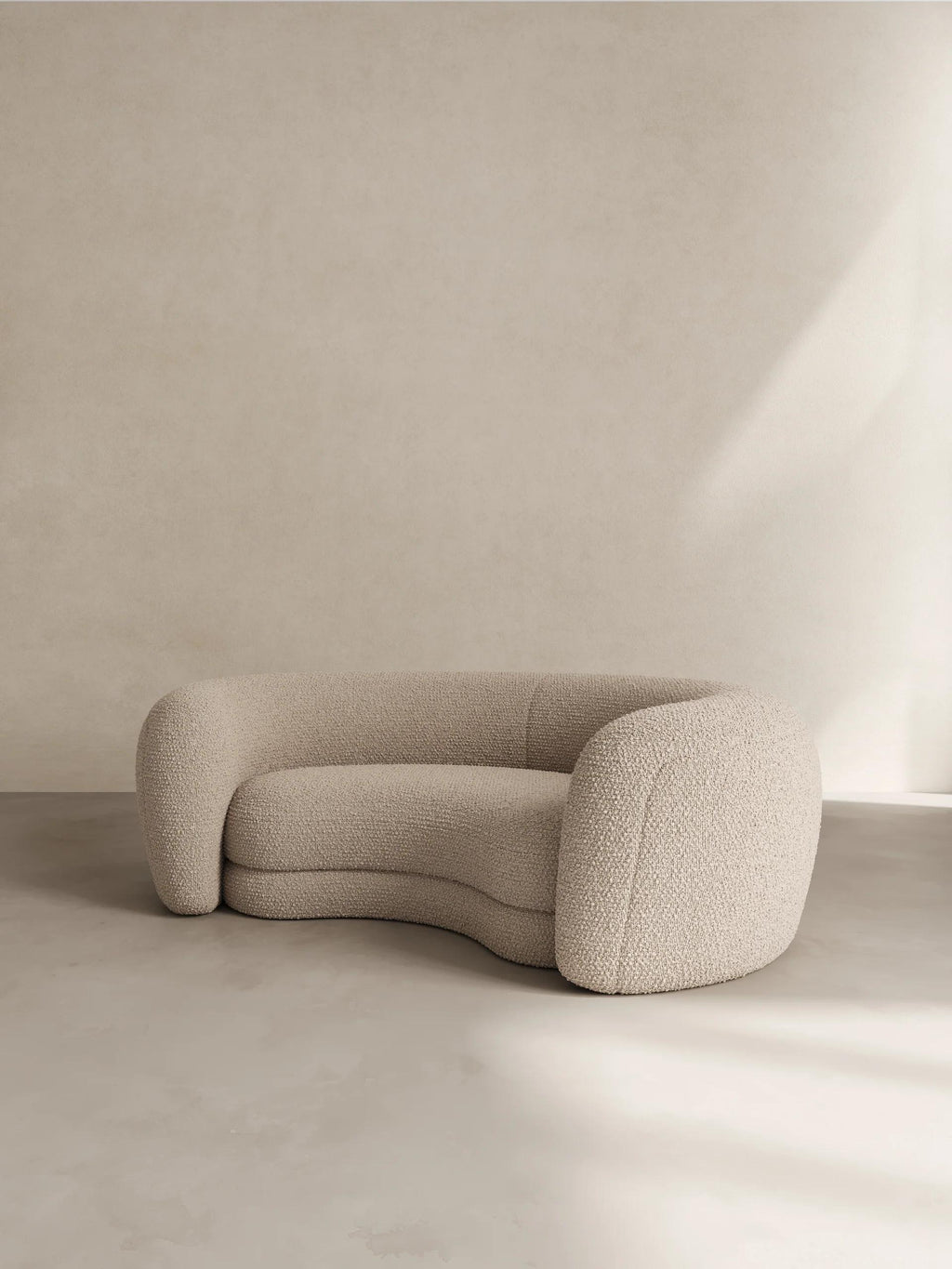 https://a.1stdibscdn.com/paloma-editions-palace-sofa-i-cotton-velvet-for-sale-picture-5/f_106592/f_471153921760958497911/sofasmallside_1_d152a629_2cc9_4d50_9bb1_3ad8beec82cd_1__master.jpeg