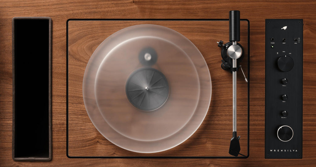 https://a.1stdibscdn.com/wrensilva-standard-record-player-console-in-natural-walnut-brass-for-sale-picture-5/f_105212/f_461425221777656867135/standard_walnut_top_WEB_1_1__master.jpg