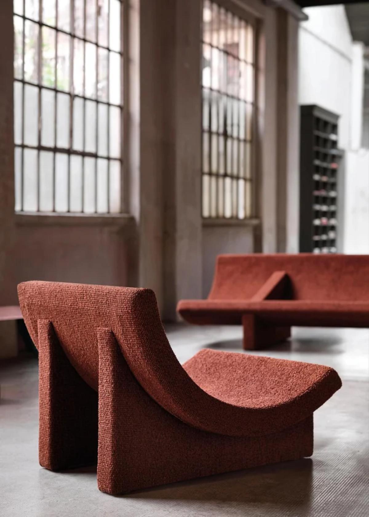 https://a.1stdibscdn.com/acerbis-trench-armchair-by-philippe-malouin-for-sale-picture-5/f_16392/f_452404021748592553813/straight_outta_salone_trench_collection_2025_by_philippe_v0_0w8l1bfr4eye1_master.jpg