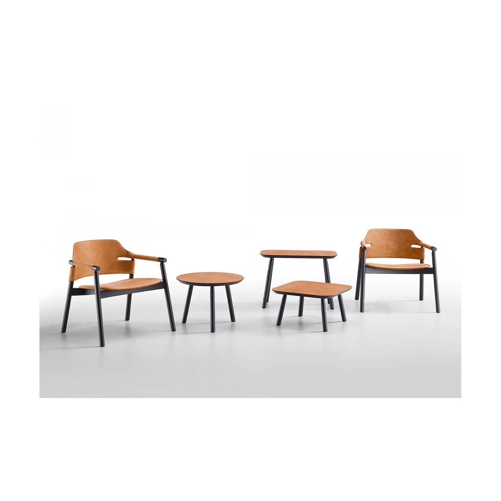 https://a.1stdibscdn.com/available-now-midcentury-modern-style-set-of-two-armchairs-in-walnut-leather-for-sale-picture-4/f_27693/f_426109221733438755957/suite_ap_l_cu_lounge_armchair_midj_2__master.jpg