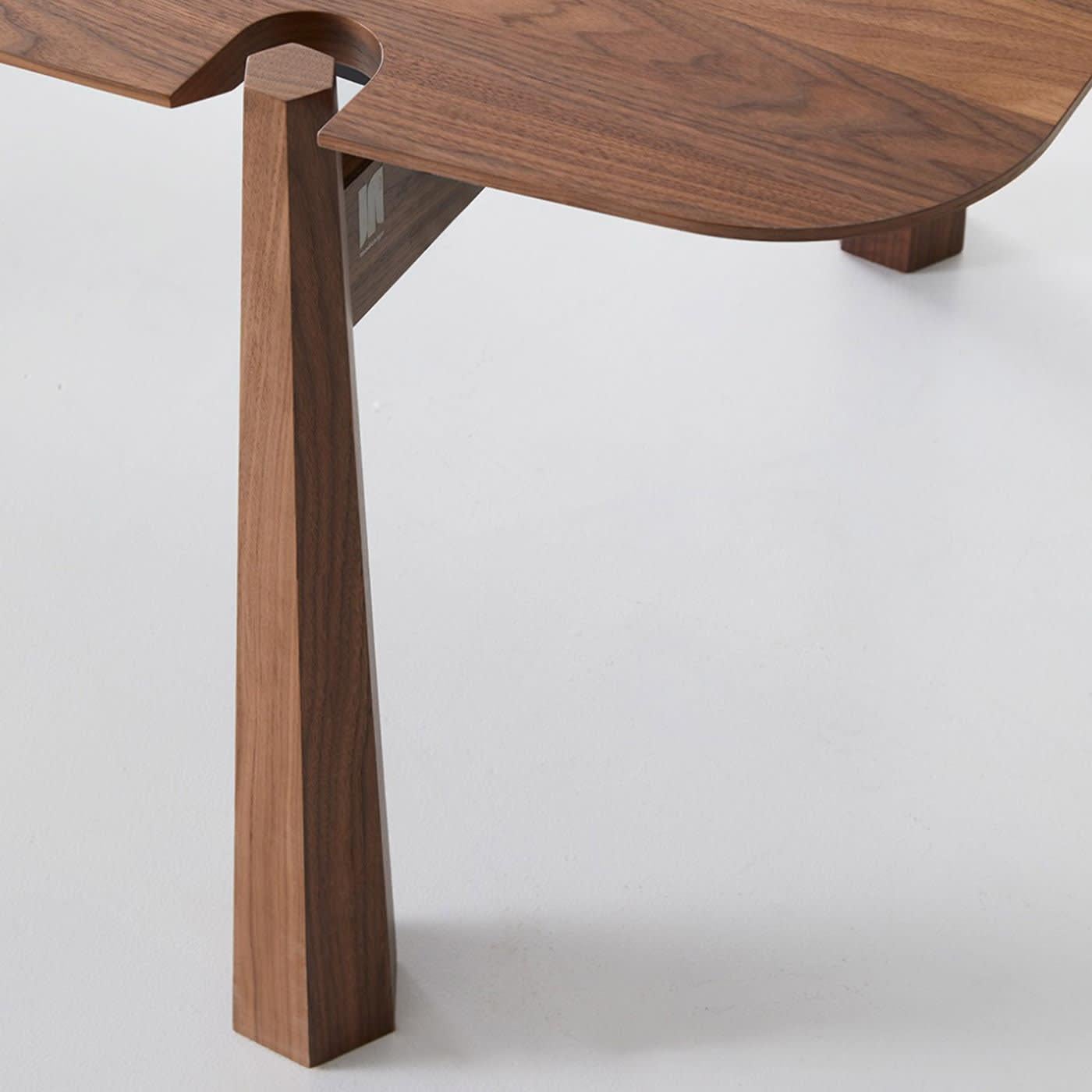 https://a.1stdibscdn.com/york-canaletto-wood-table-by-modesign-for-sale-picture-4/f_17062/f_468542821759151863658/t8f4kykbzcldkcwzaf4kltkzqxrz_master.jpg