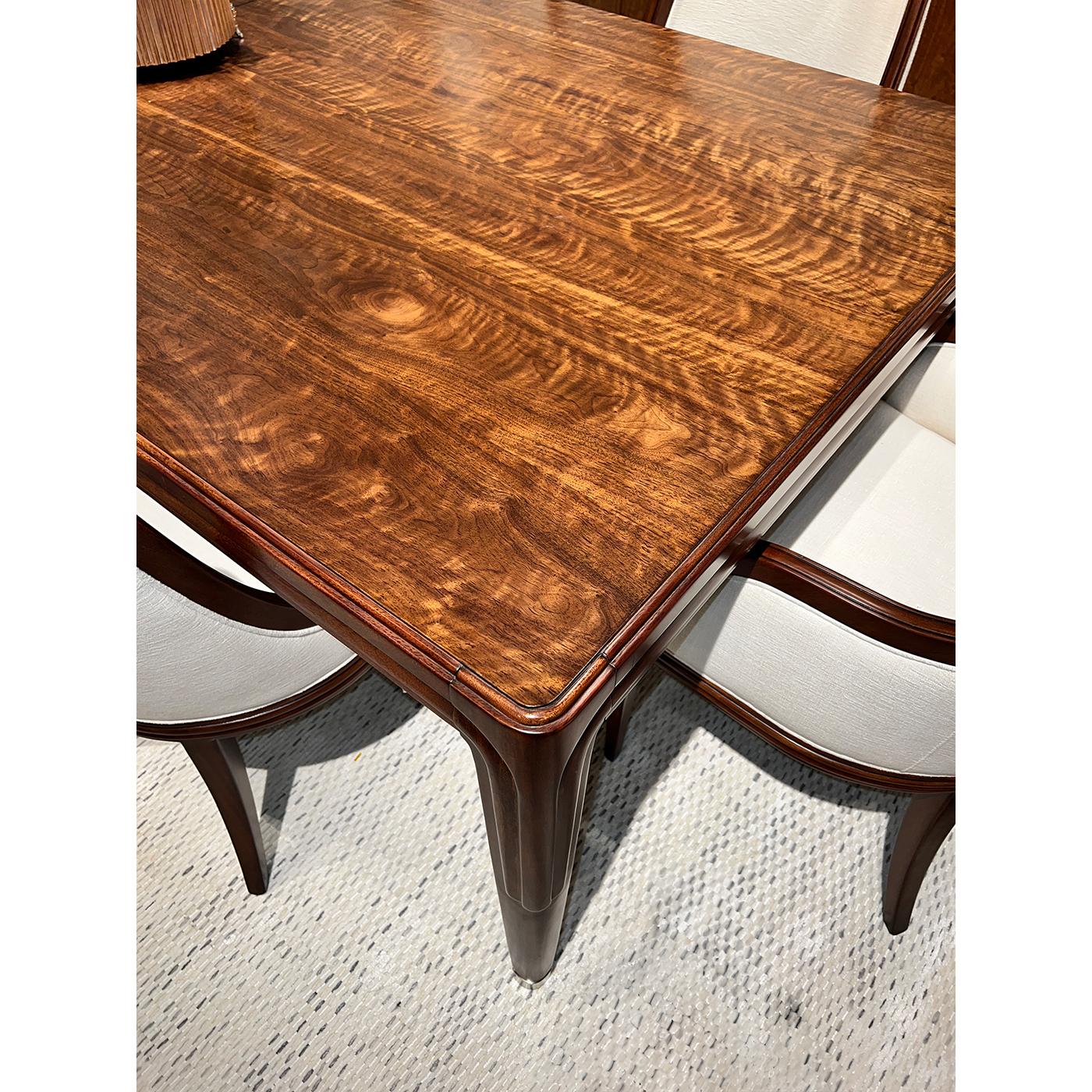 https://a.1stdibscdn.com/walnut-art-deco-extension-dining-table-for-sale-picture-3/f_8038/f_437372221740089763087/table2_master.jpg