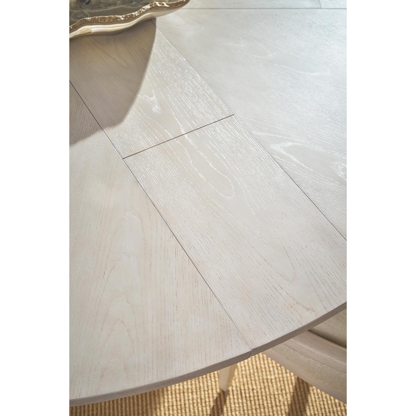 https://a.1stdibscdn.com/round-white-coastal-extension-dining-table-for-sale-picture-6/f_8038/f_444469521744230560942/table_3_master.jpg