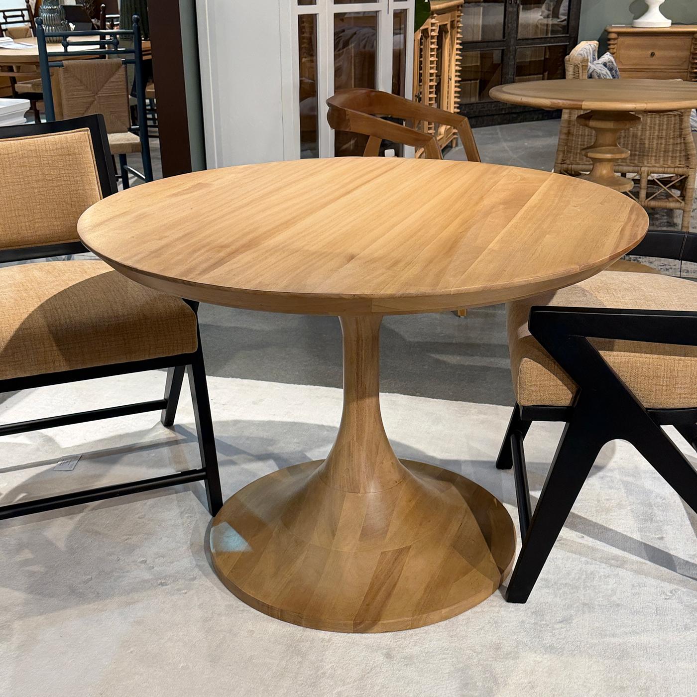 https://a.1stdibscdn.com/small-french-modern-tulip-dining-table-for-sale-picture-4/f_8038/f_480648521766188537393/table_4_master.jpg