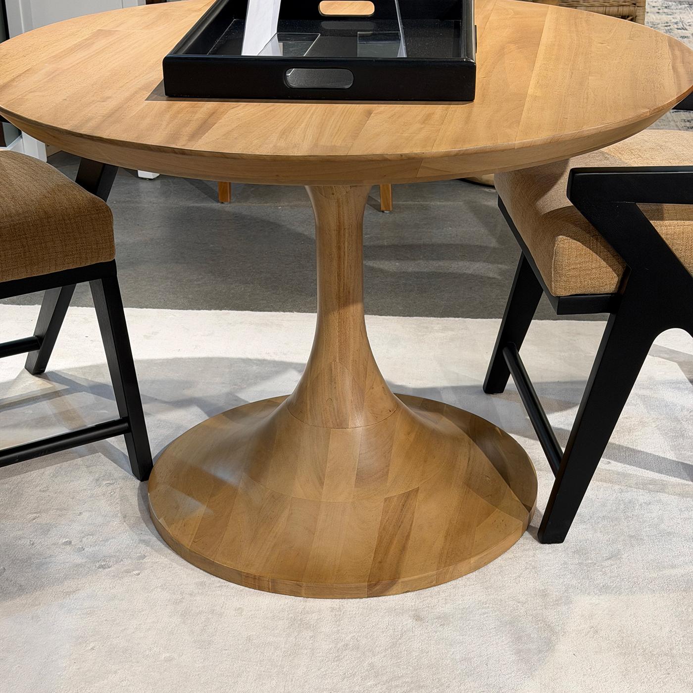 https://a.1stdibscdn.com/small-french-modern-tulip-dining-table-for-sale-picture-5/f_8038/f_480648521766188537373/table_5_master.jpg