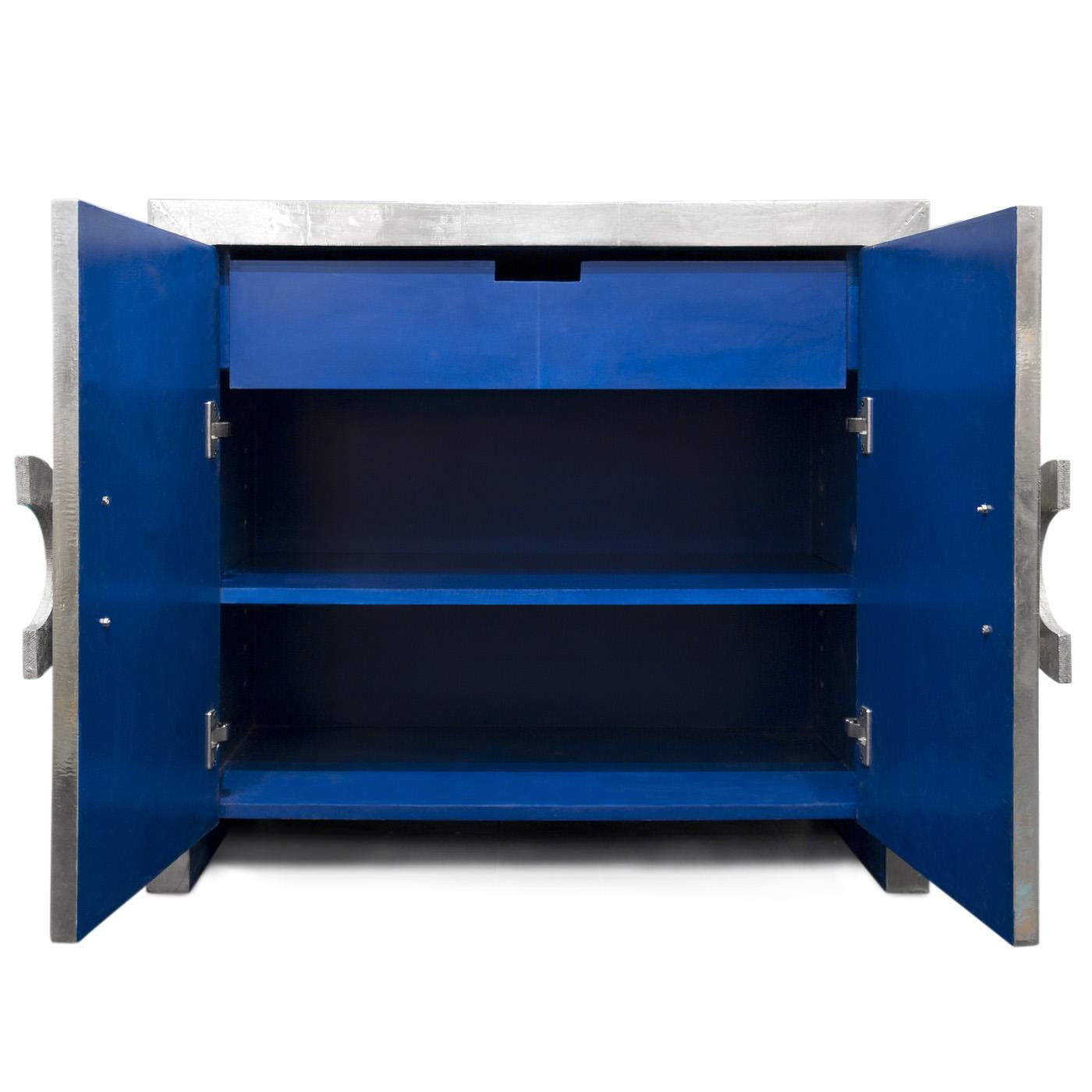 https://a.1stdibscdn.com/talitha-console-cabinet-for-sale-picture-3/f_29693/f_115846131533004351454/talitha_console_dA_master.jpg