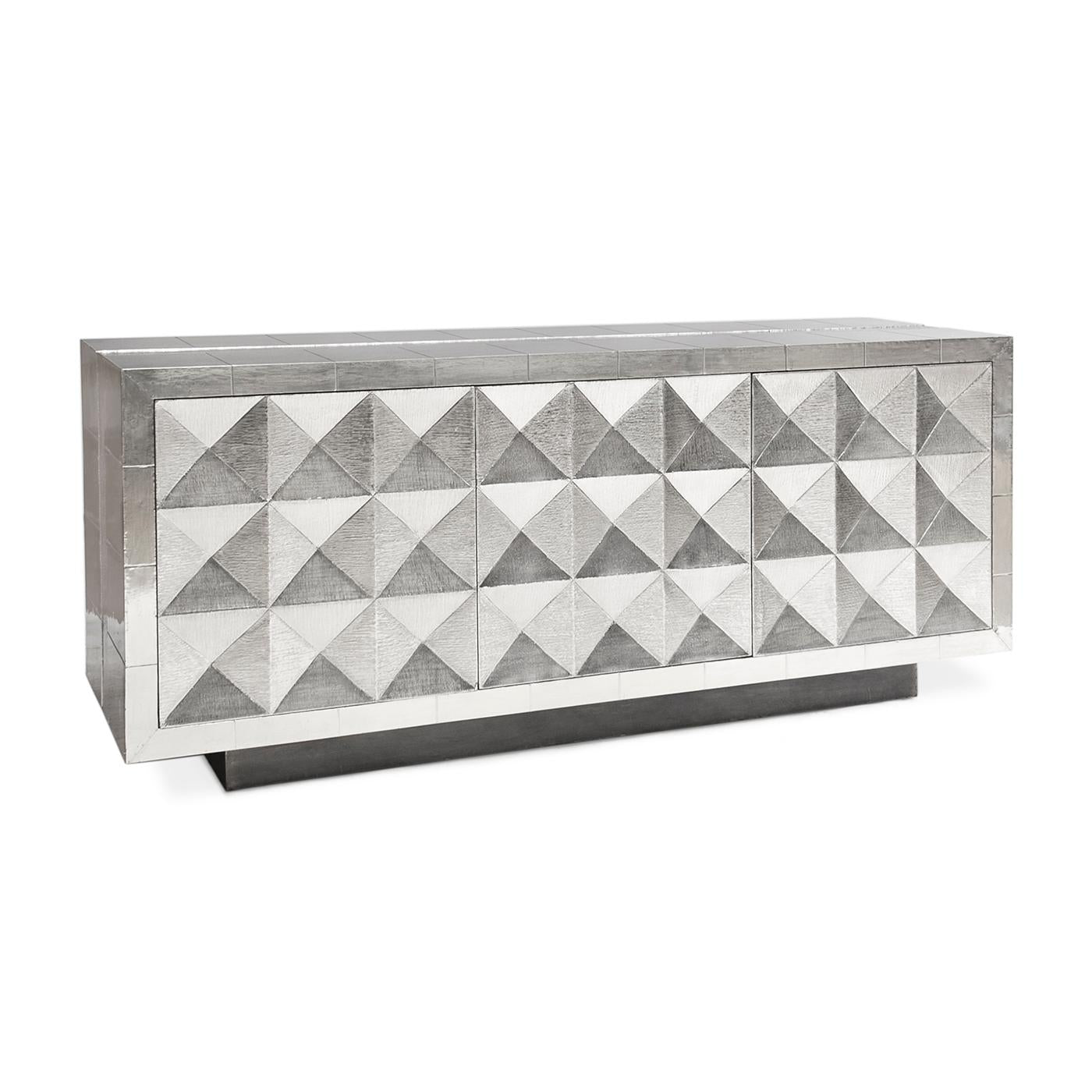 https://a.1stdibscdn.com/talitha-credenza-for-sale-picture-2/f_29693/f_149288811559319961043/talitha_credenza_a_master.jpg