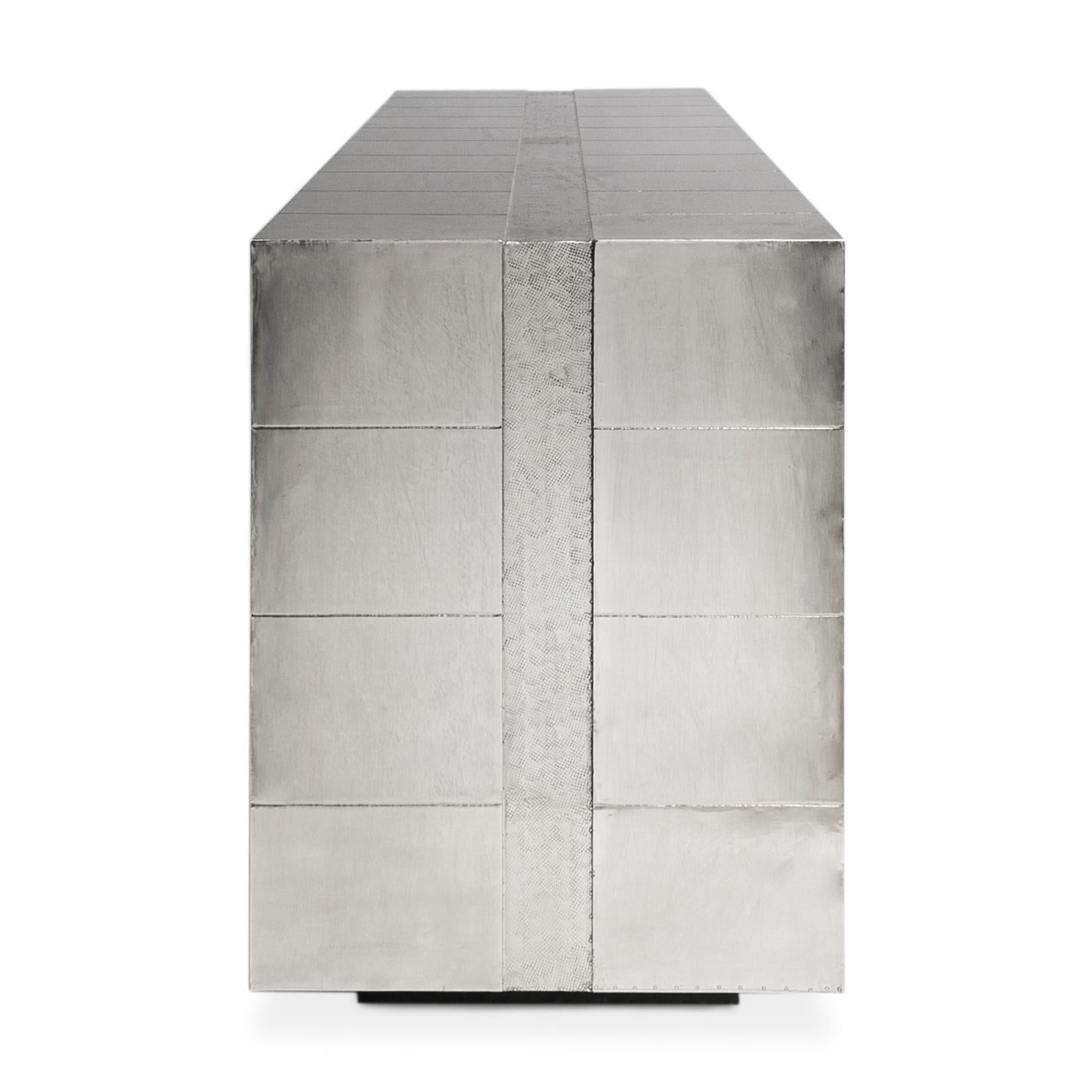 https://a.1stdibscdn.com/talitha-credenza-for-sale-picture-6/f_29693/f_149288811559319982128/talitha_credenza_b_master.jpg