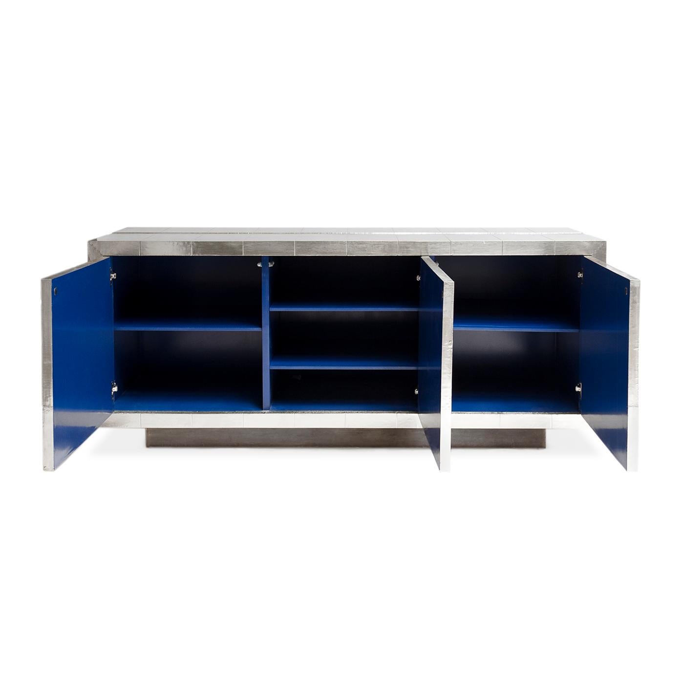 https://a.1stdibscdn.com/talitha-credenza-for-sale-picture-3/f_29693/f_149288811559319965122/talitha_credenza_c_master.jpg
