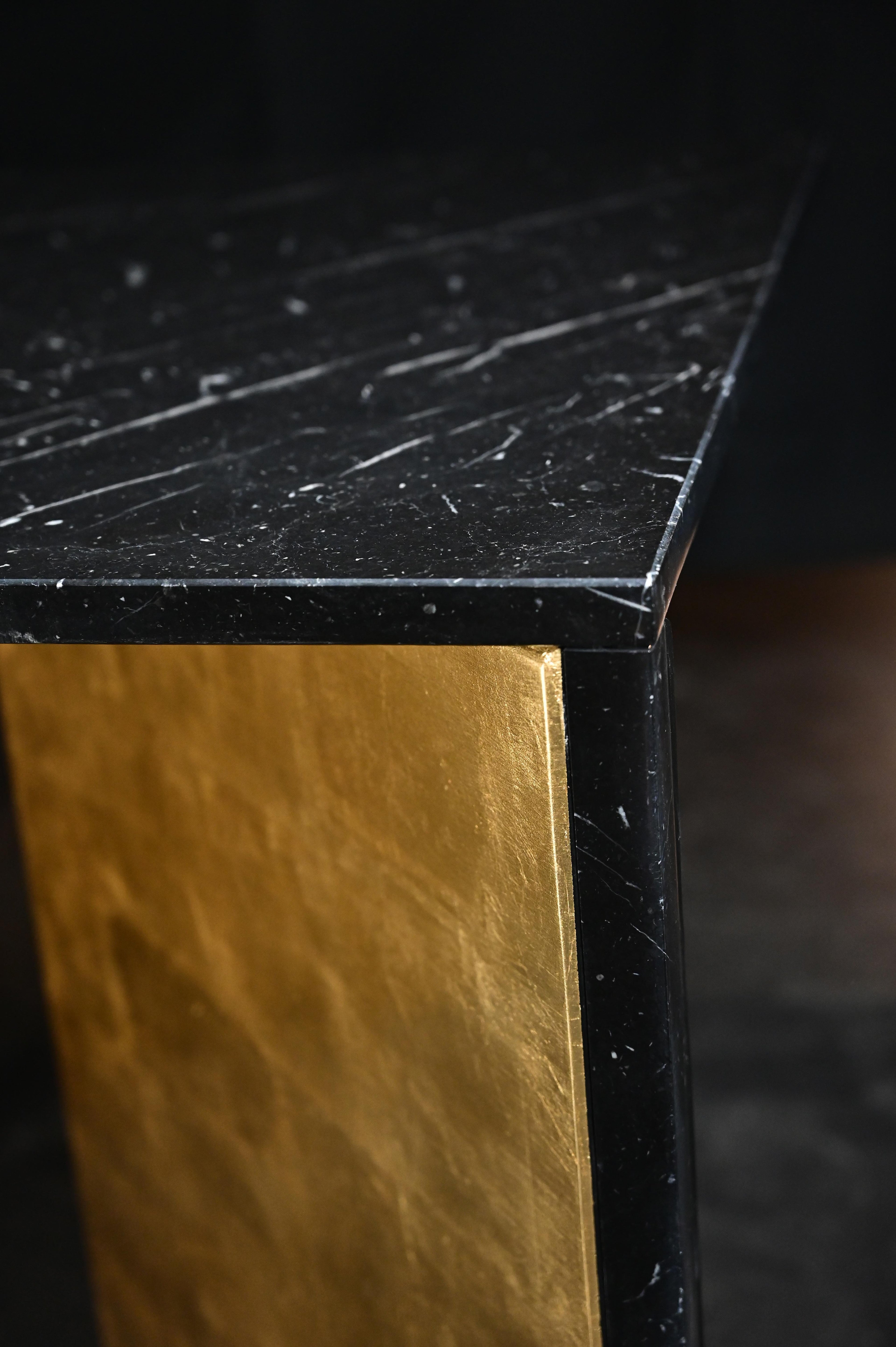 https://a.1stdibscdn.com/scorcio-nero-marquinia-dining-table-for-sale-picture-5/f_68162/f_286961821652803066983/tavolo_dettaglio_master.jpg