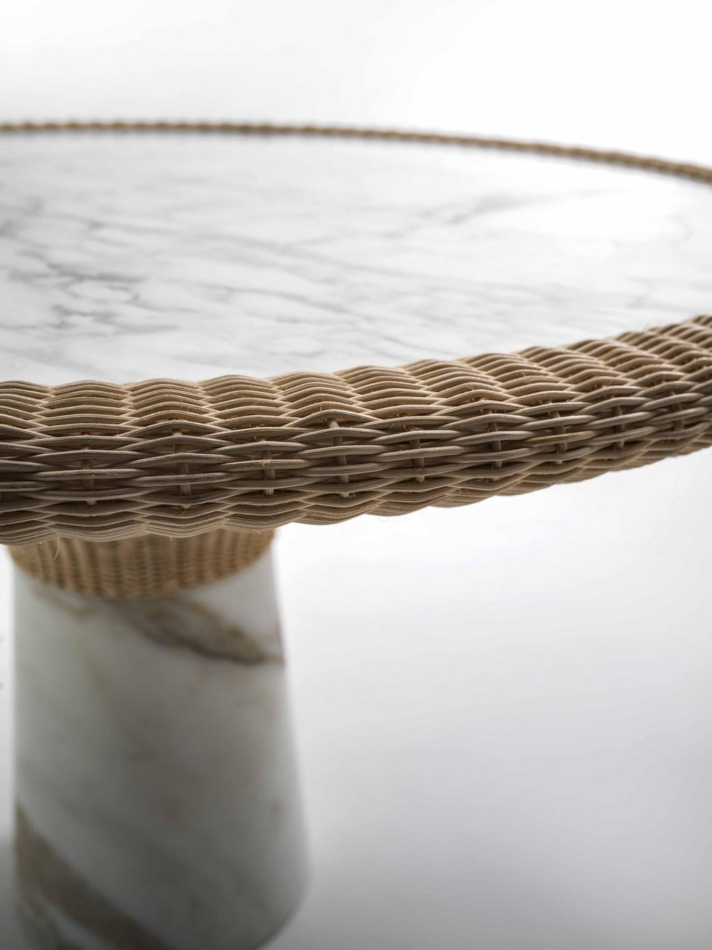 https://a.1stdibscdn.com/marble-amazonas-dining-table-giorgio-bonaguro-for-sale-picture-4/f_12192/f_325858621675458421915/tavolo_morfosi_15_master.jpg