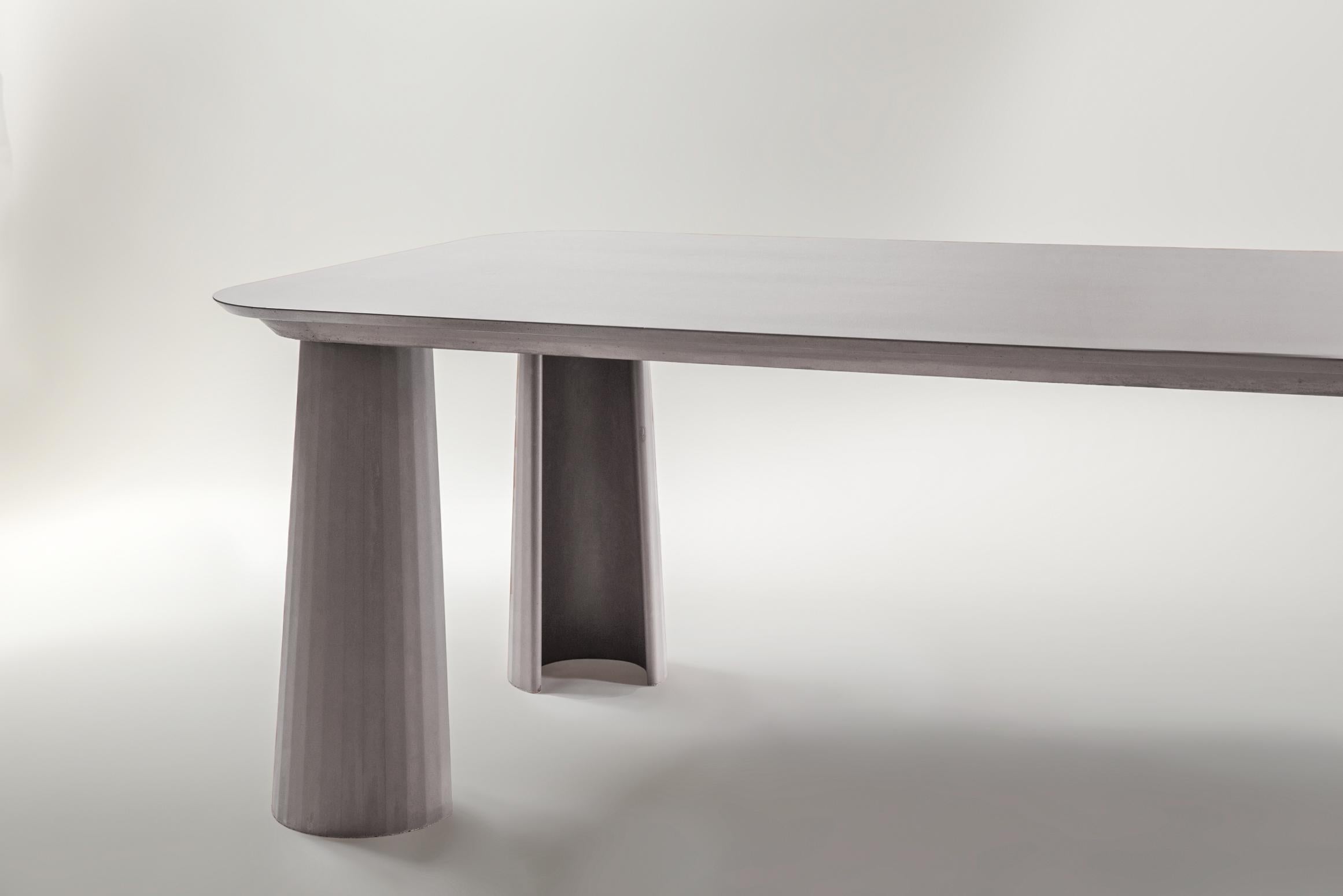 https://a.1stdibscdn.com/21st-century-studio-irvine-fusto-rectangular-cement-table-concrete-powder-color-for-sale-picture-2/f_38941/f_334058921679406995045/tavolo_rettabgolare_1_powder_master.jpg