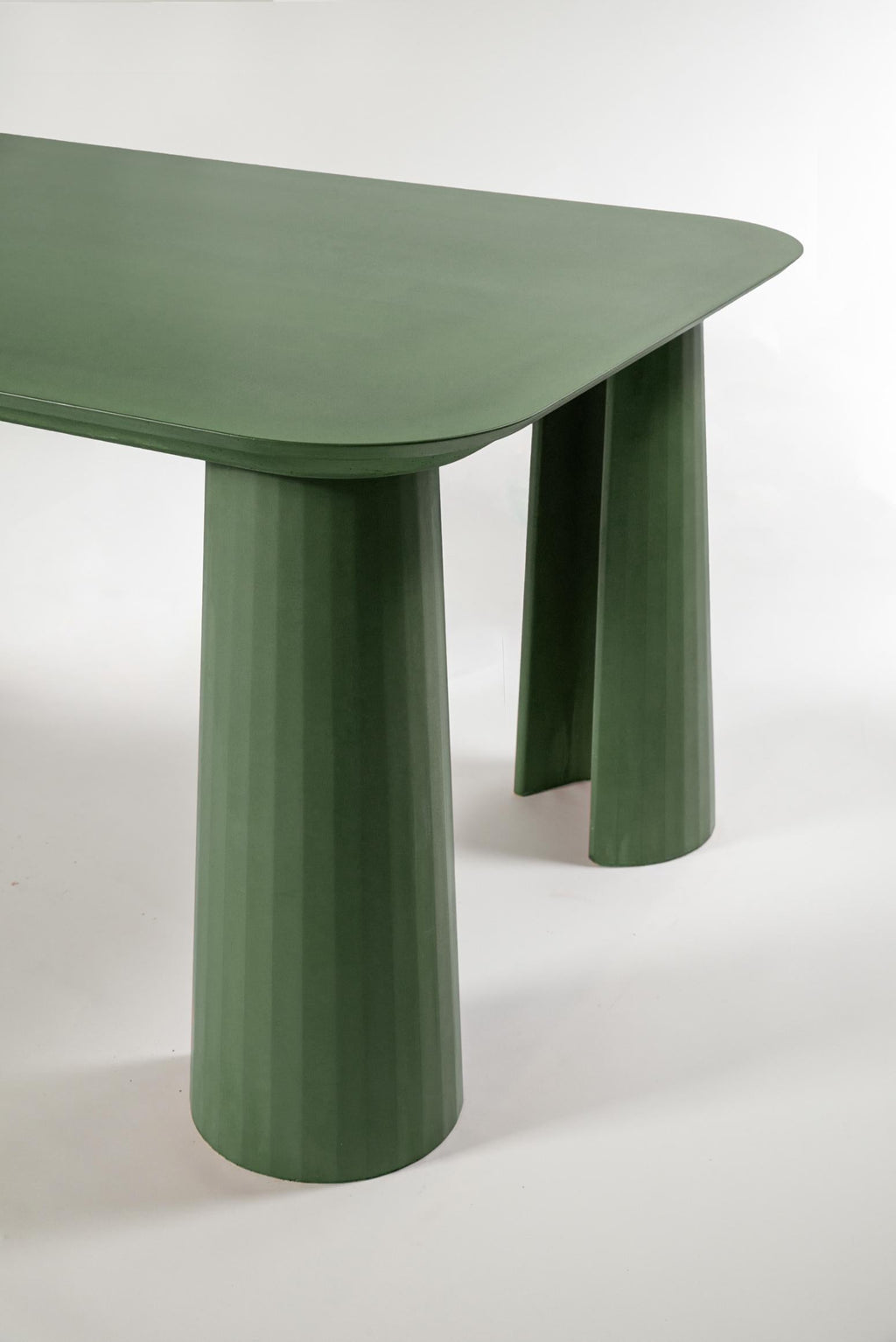 https://a.1stdibscdn.com/21st-century-studio-irvine-fusto-concrete-rectangular-dining-table-green-cement-for-sale-picture-5/f_38941/f_332860221678807131715/tavolo_rettabgolare_2_fir_master.jpg