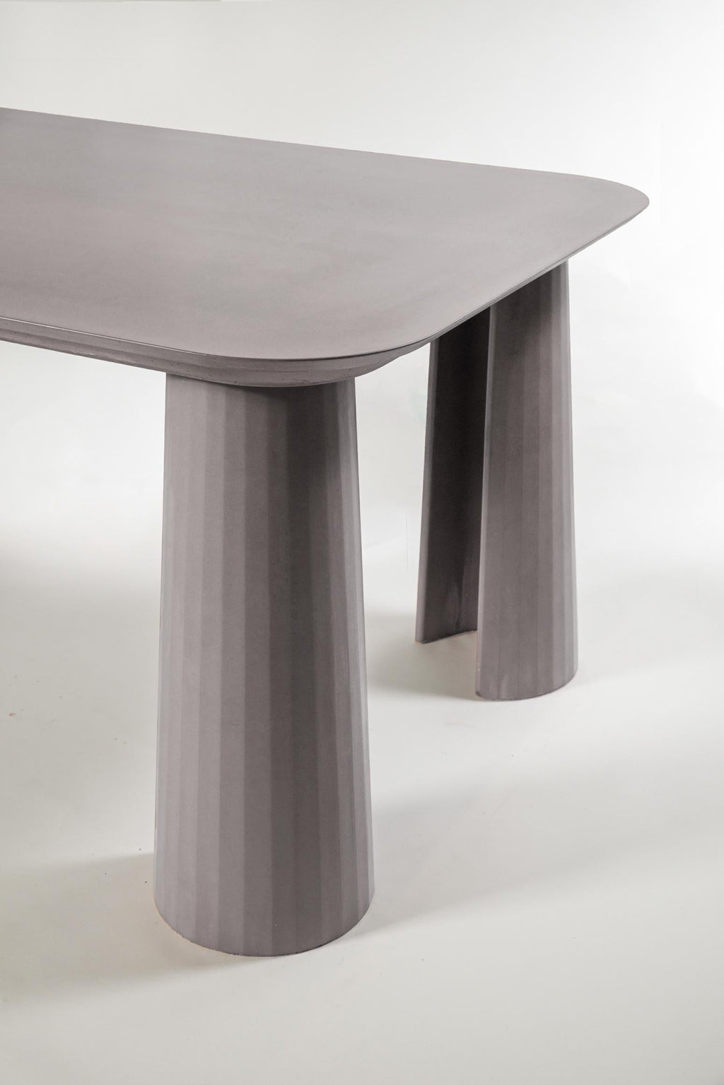 https://a.1stdibscdn.com/21st-century-studio-irvine-fusto-rectangular-cement-table-concrete-powder-color-for-sale-picture-4/f_38941/f_334058921679406977928/tavolo_rettabgolare_2_powder_master.jpg