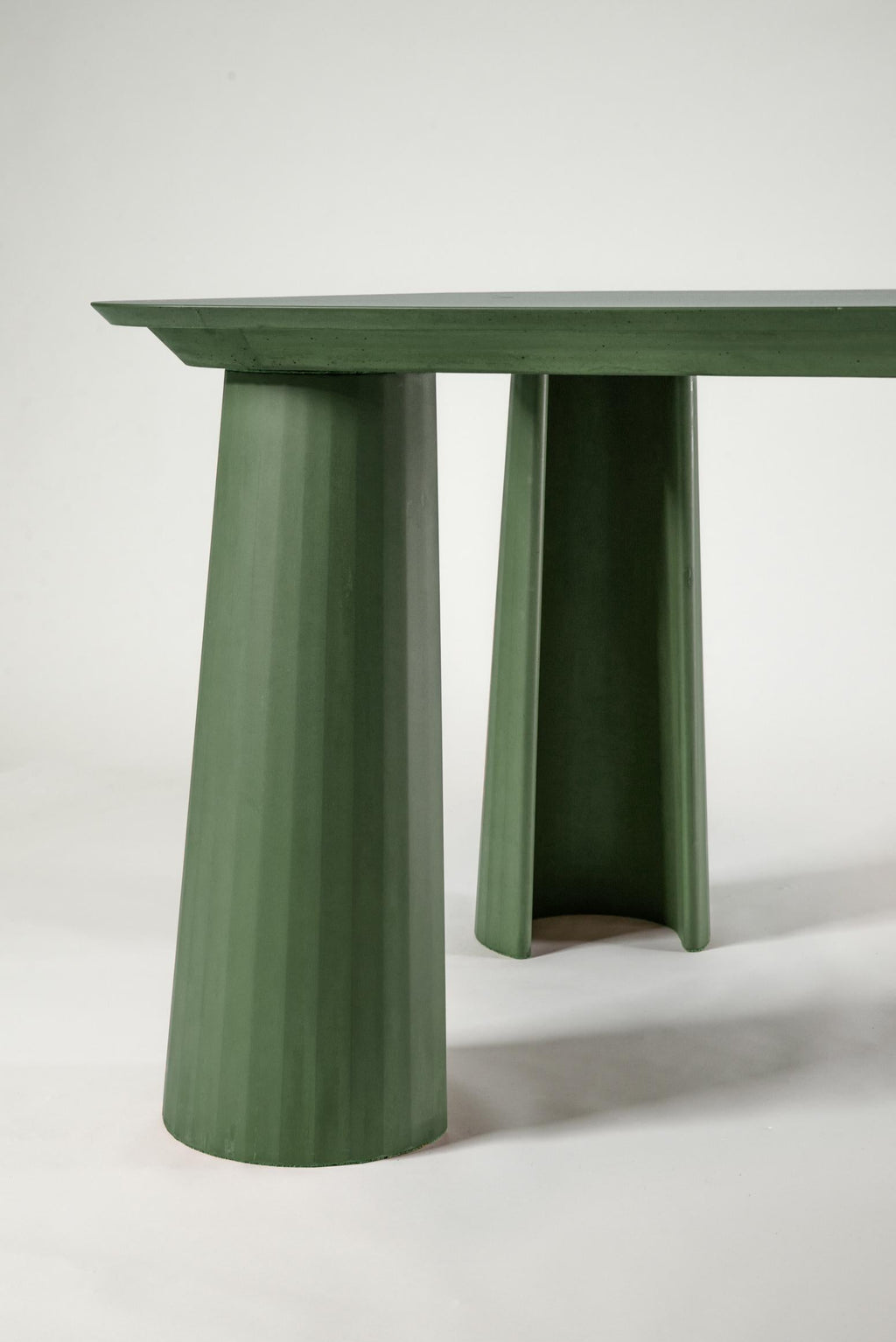 https://a.1stdibscdn.com/21st-century-studio-irvine-fusto-concrete-rectangular-dining-table-green-cement-for-sale-picture-4/f_38941/f_332860221678807107092/tavolo_rettabgolare_3_fir_master.jpg