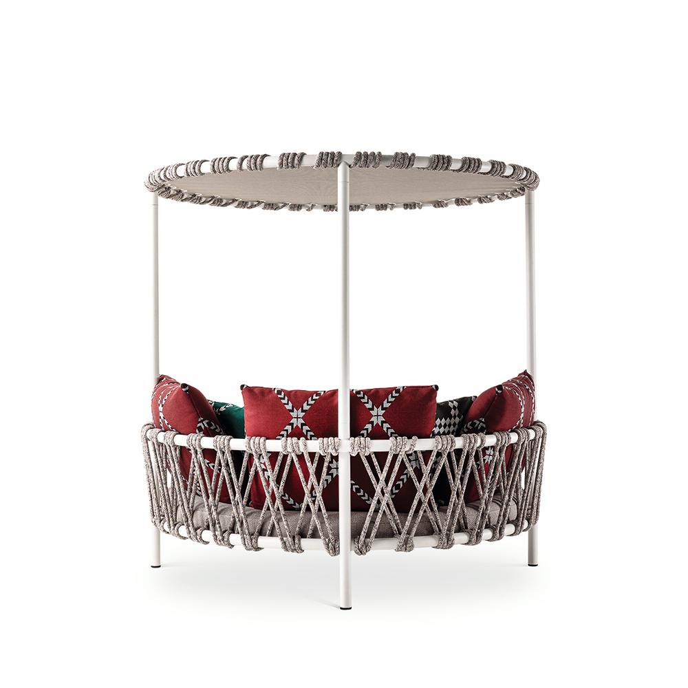 https://a.1stdibscdn.com/patricia-urquiola-trampoline-outdoor-sofa-by-cassina-for-sale-picture-4/f_14272/f_327397021676283394163/techo_rojos_2_master.jpg